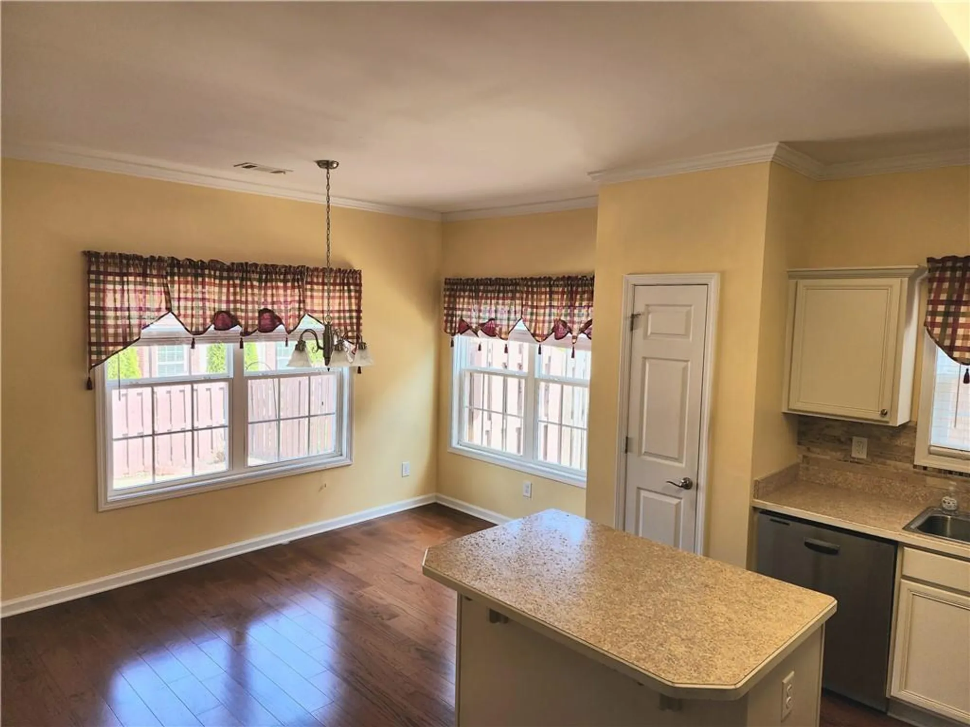 Property Slideshow image 5 of 15 | 1705 rolling view dr, Cumming, GA, 30040