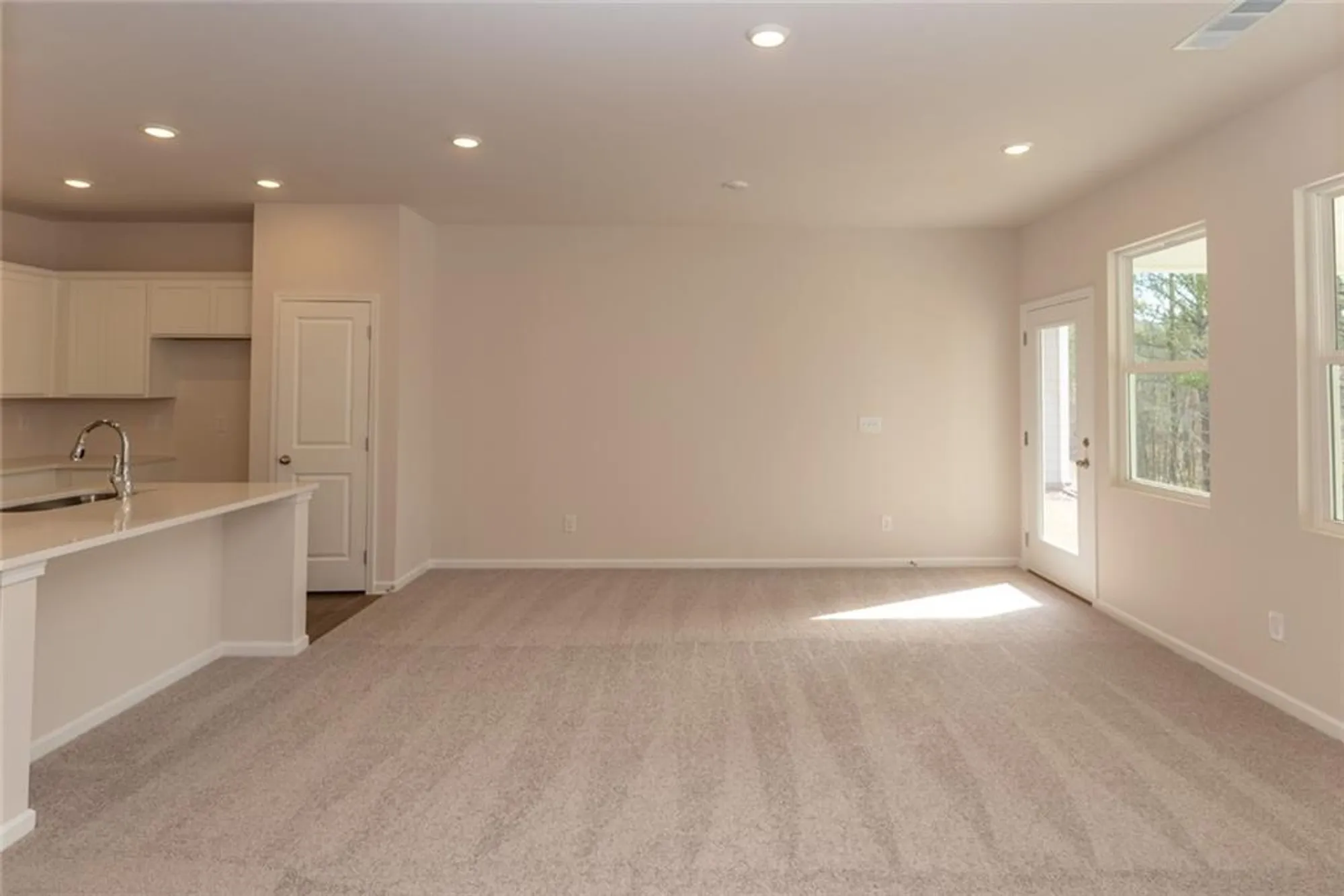 Property Slideshow image 4 of 23 | 179 hydrangea ct, Dallas, GA, 30132