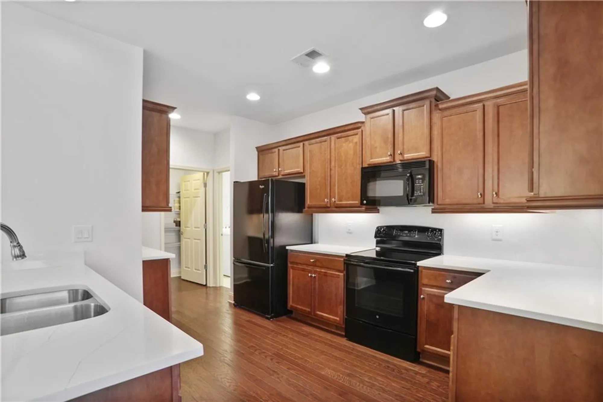 Property Slideshow image 12 of 26 | 1585 oak meadows ln, Cumming, GA, 30041