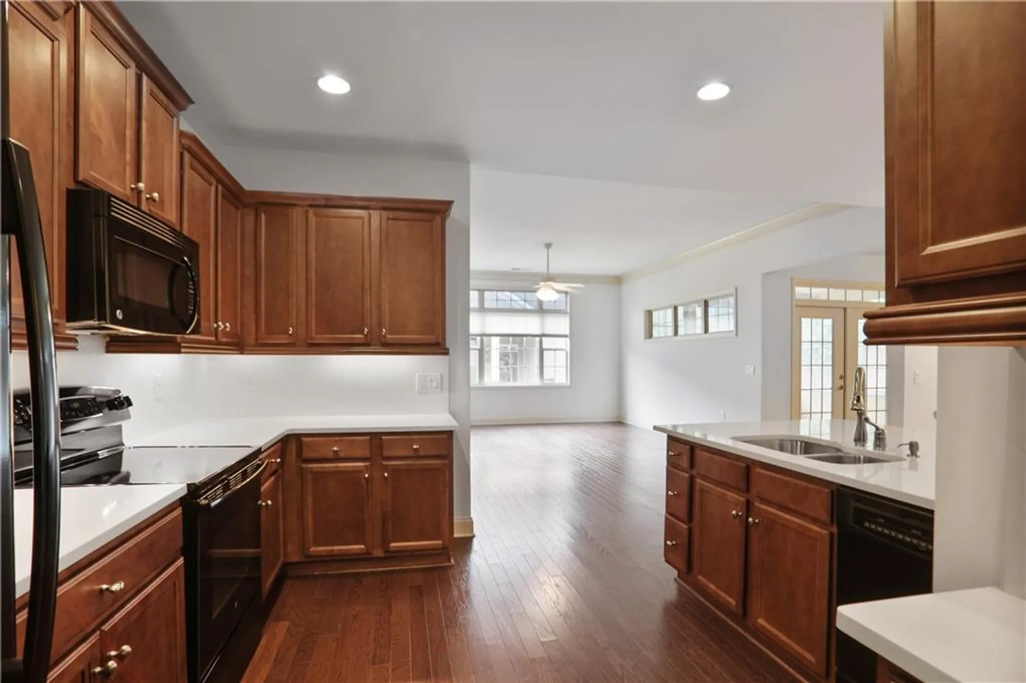 Property Slideshow image 14 of 26 | 1585 oak meadows ln, Cumming, GA, 30041