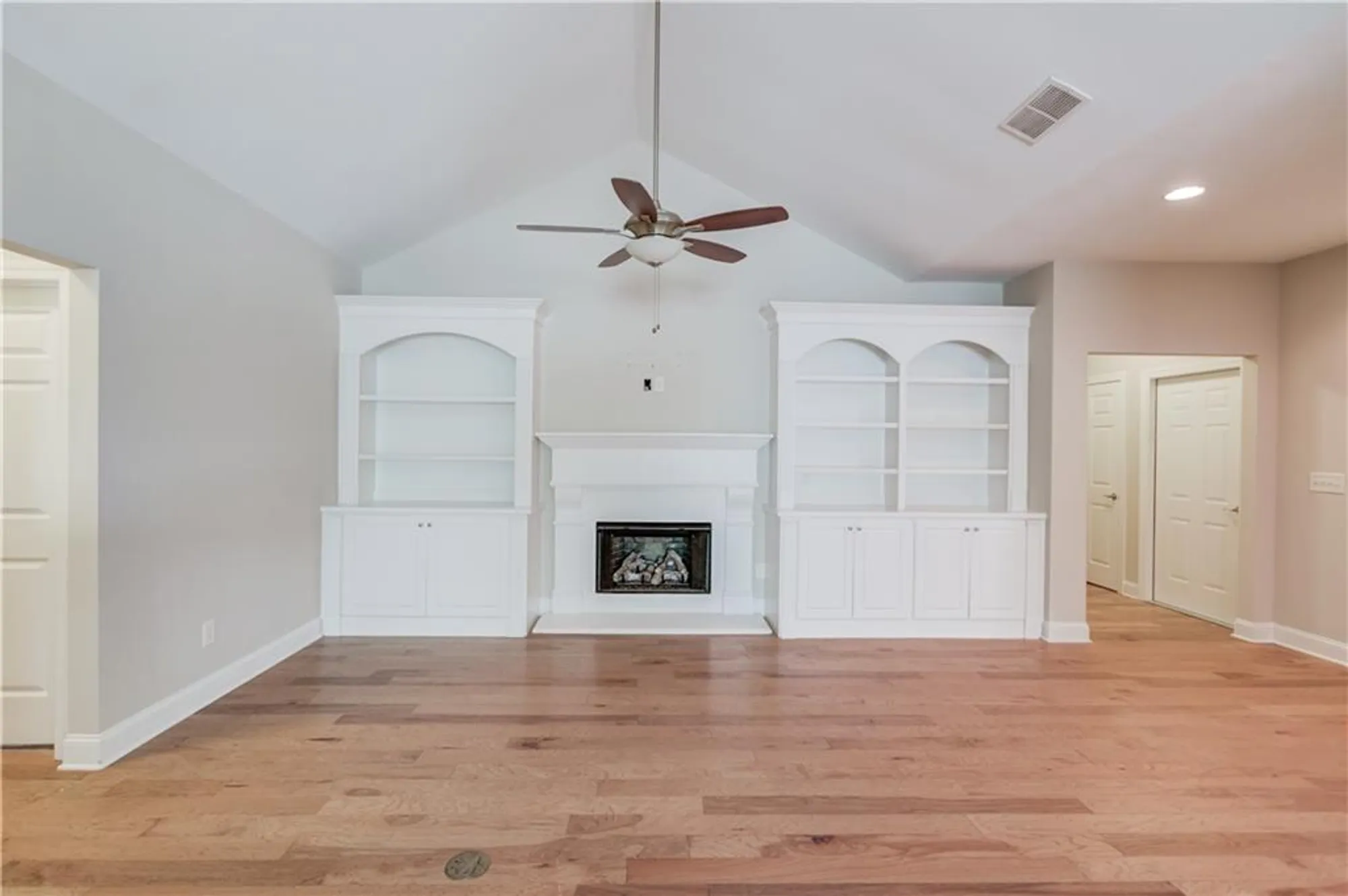 Property Slideshow image 11 of 42 | 4321 lanier ridge walk # 1704, Cumming, GA, 30041