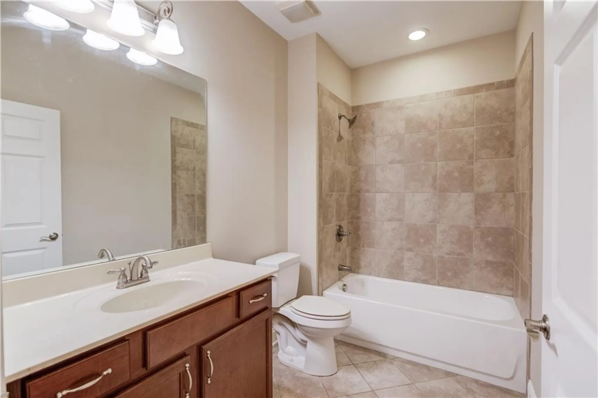 Property Slideshow image 29 of 42 | 4321 lanier ridge walk # 1704, Cumming, GA, 30041