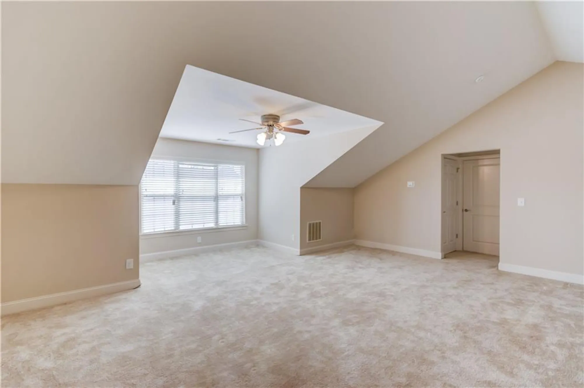 Property Slideshow image 32 of 42 | 4321 lanier ridge walk # 1704, Cumming, GA, 30041