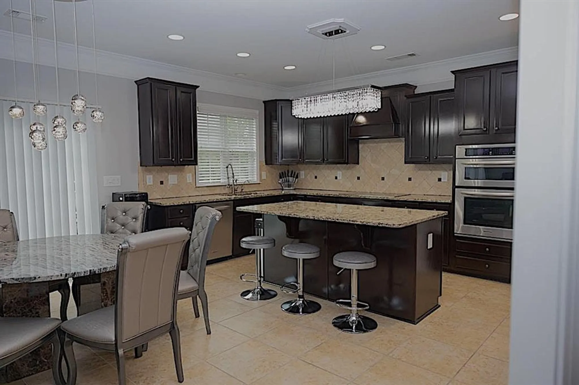 Property Slideshow image 4 of 52 | 6614 covered bridge way, Hoschton, GA, 30548