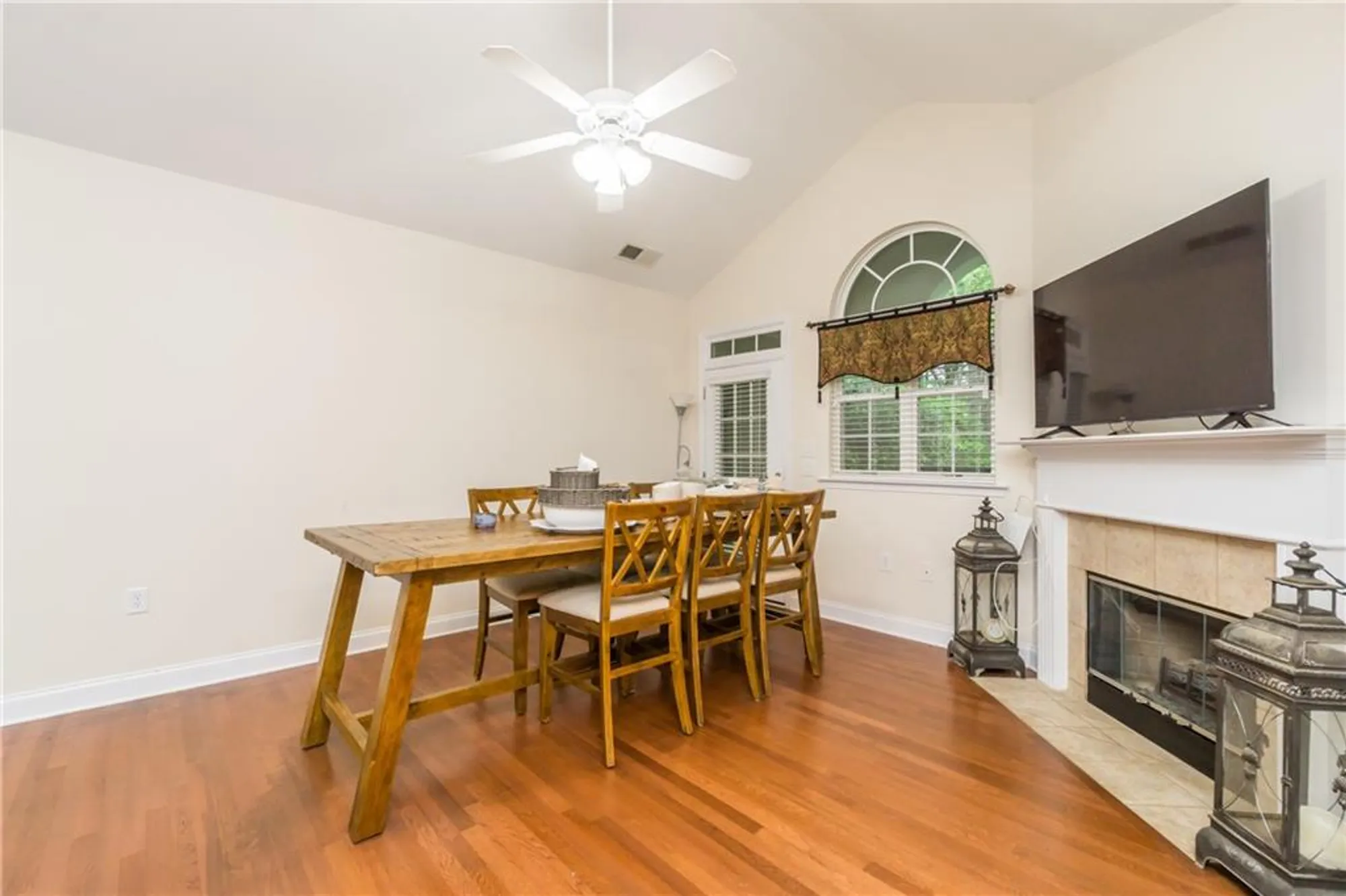 Property Slideshow image 20 of 34 | 2623 grapevine cir 602, Cumming, GA, 30041