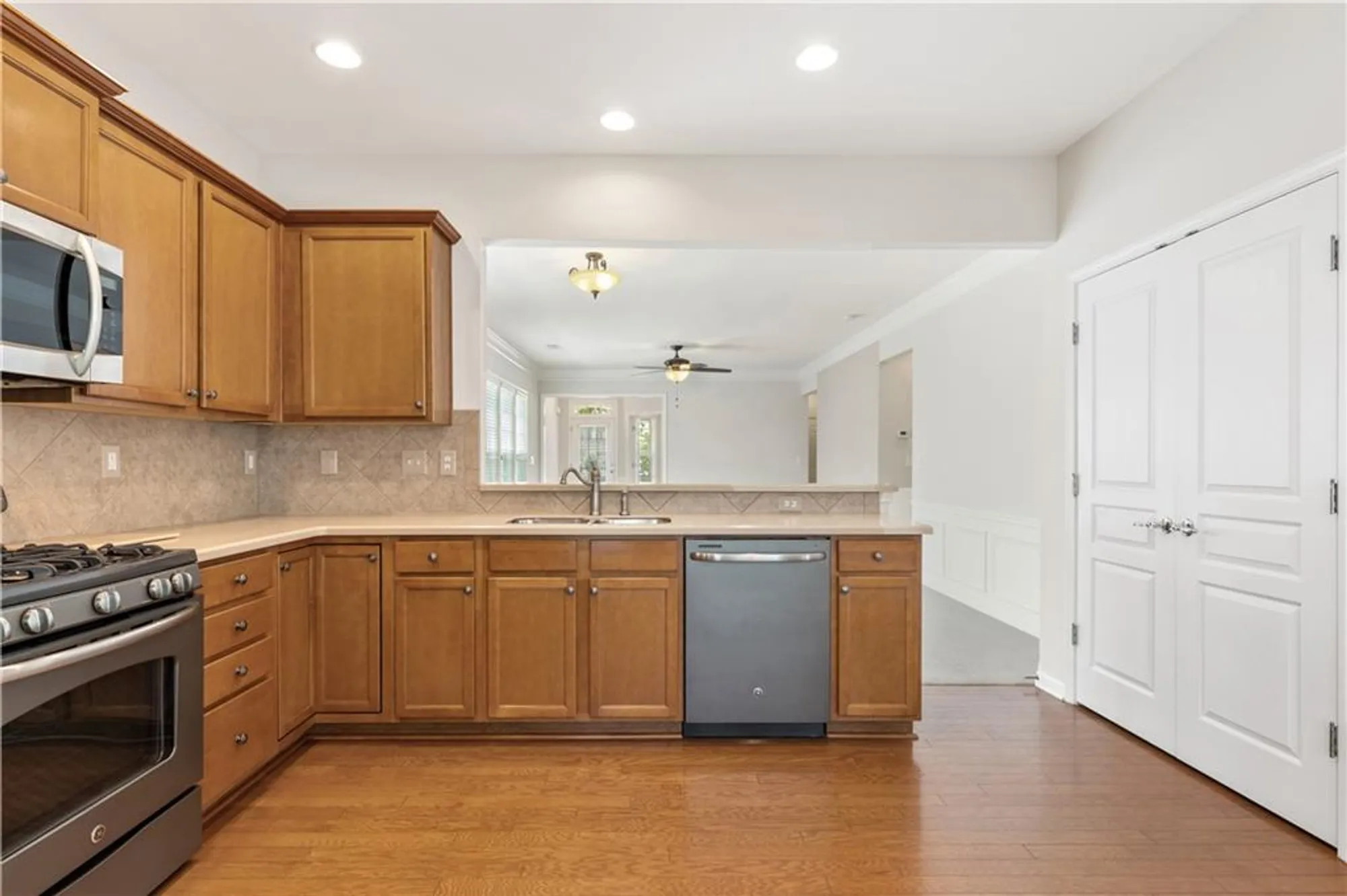 Property Slideshow image 14 of 47 | 6241 greenstone cir, Hoschton, GA, 30548