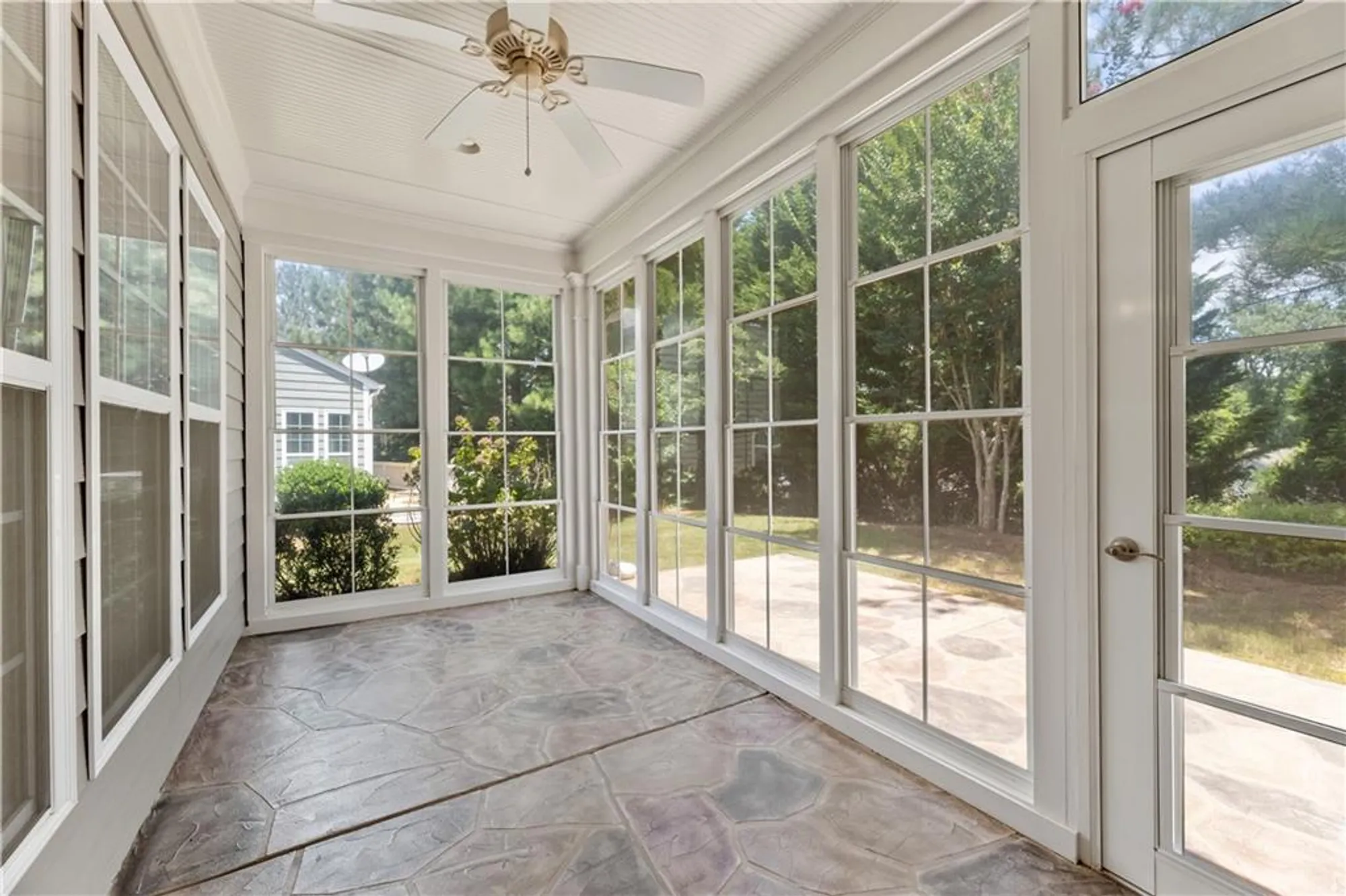 Property Slideshow image 18 of 47 | 6241 greenstone cir, Hoschton, GA, 30548