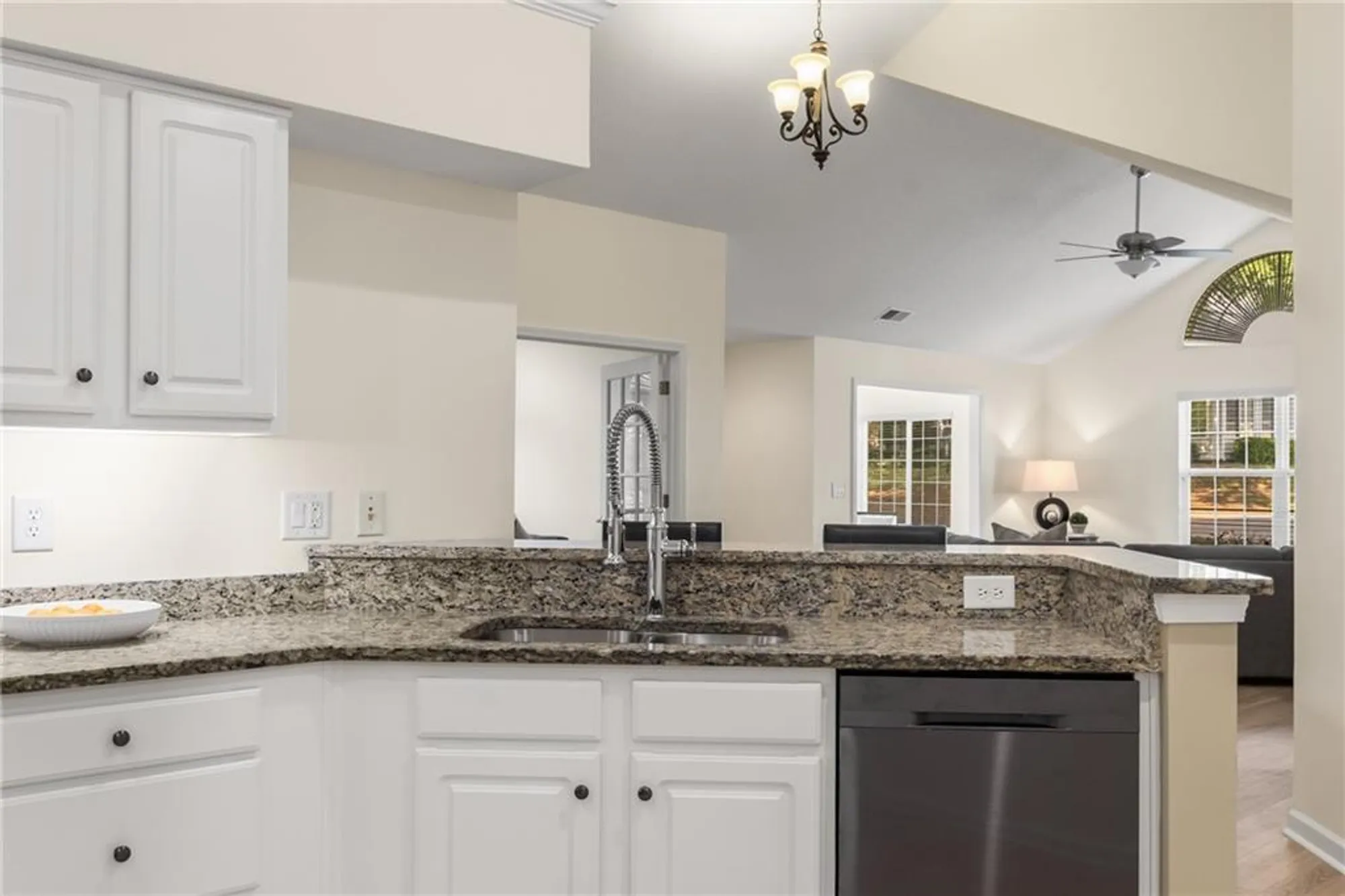 Property Slideshow image 20 of 36 | 3077 oakside cir, Alpharetta, GA, 30004