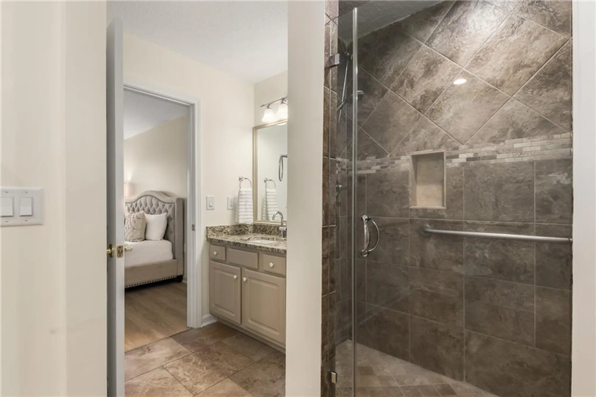 Property Slideshow image 25 of 36 | 3077 oakside cir, Alpharetta, GA, 30004