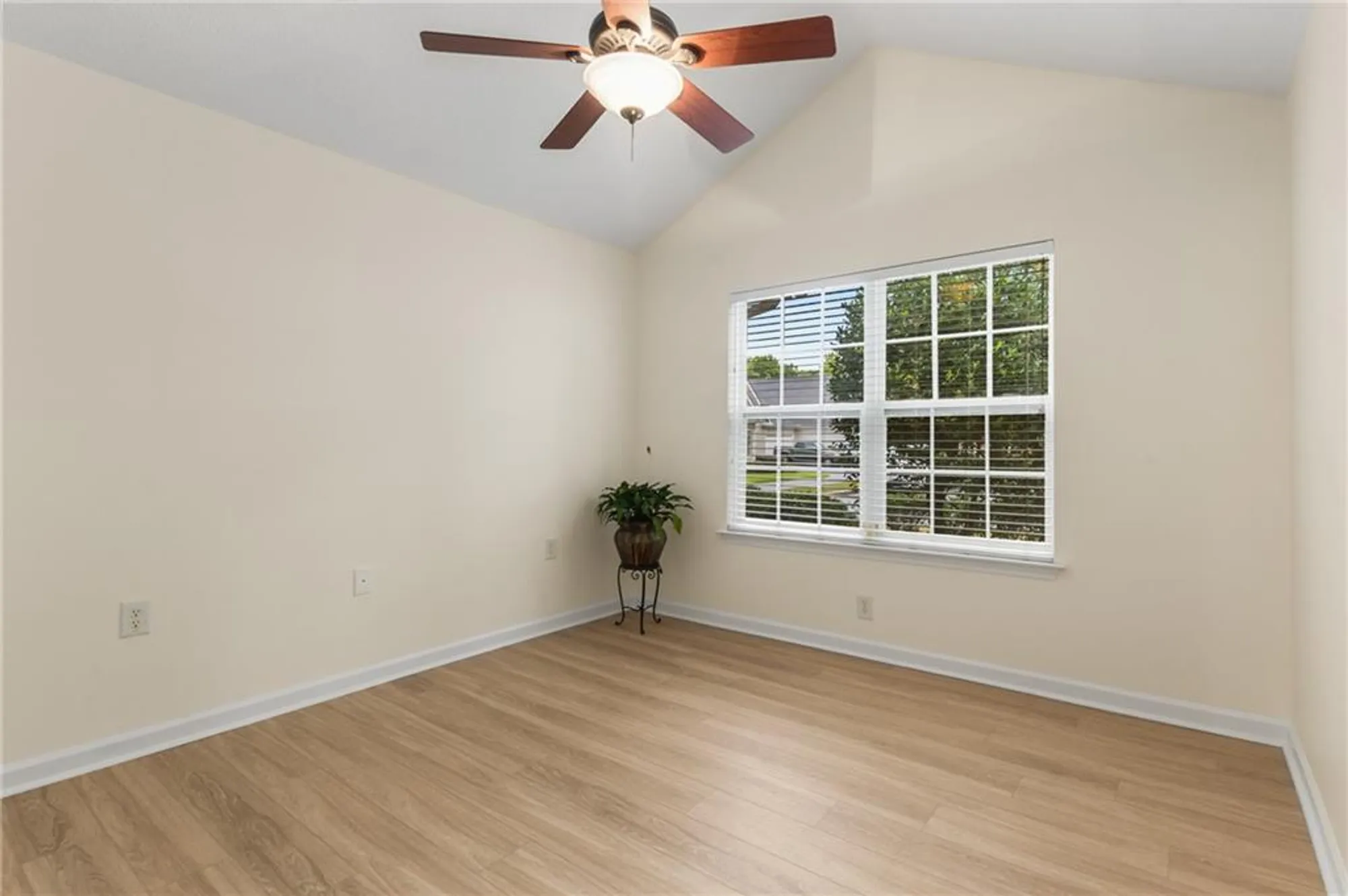 Property Slideshow image 27 of 36 | 3077 oakside cir, Alpharetta, GA, 30004