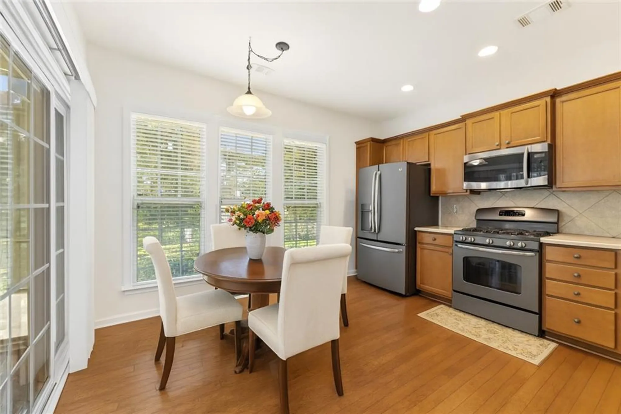 Property Slideshow image 12 of 47 | 6241 greenstone cir, Hoschton, GA, 30548