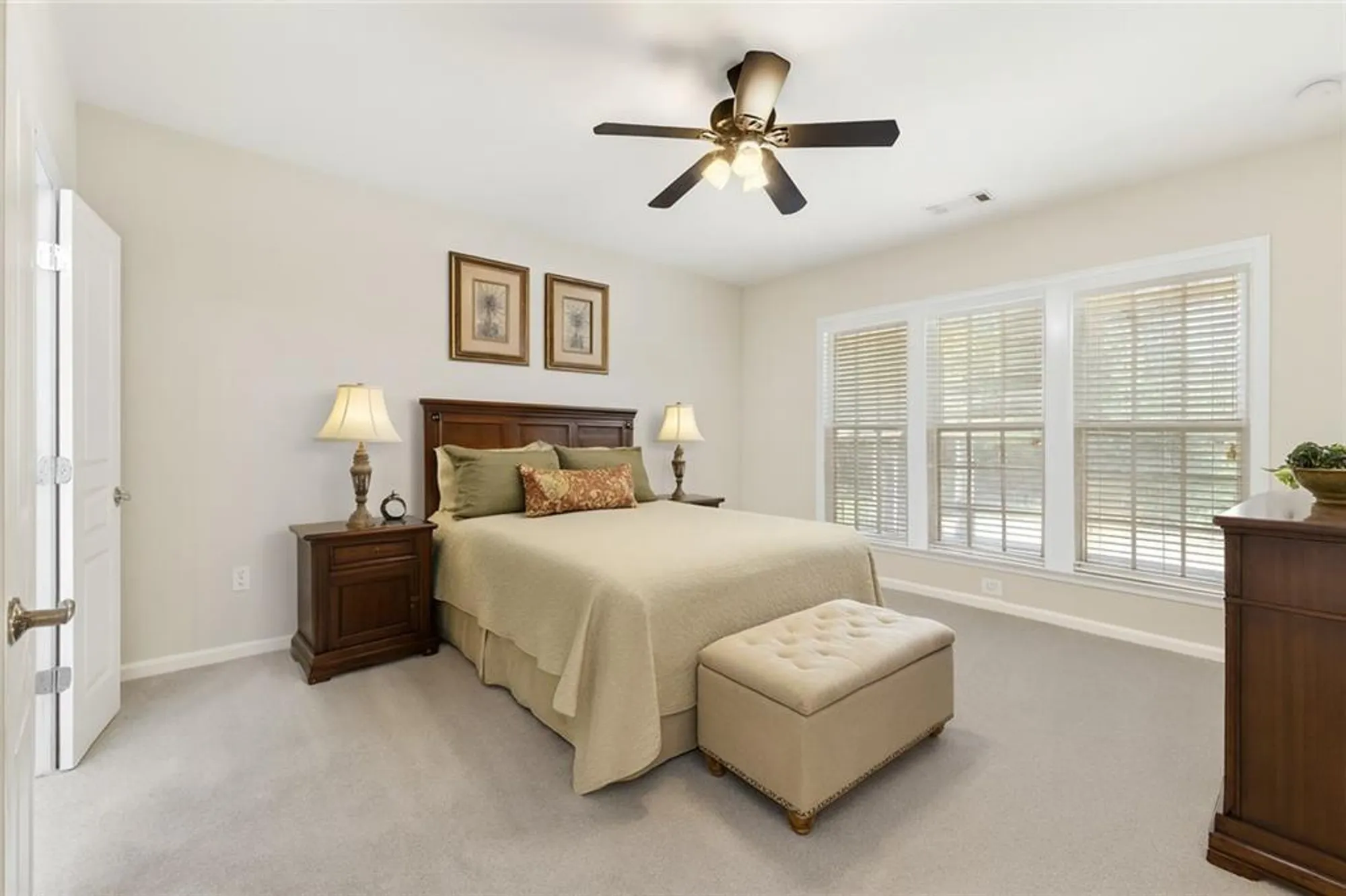 Property Slideshow image 19 of 47 | 6241 greenstone cir, Hoschton, GA, 30548