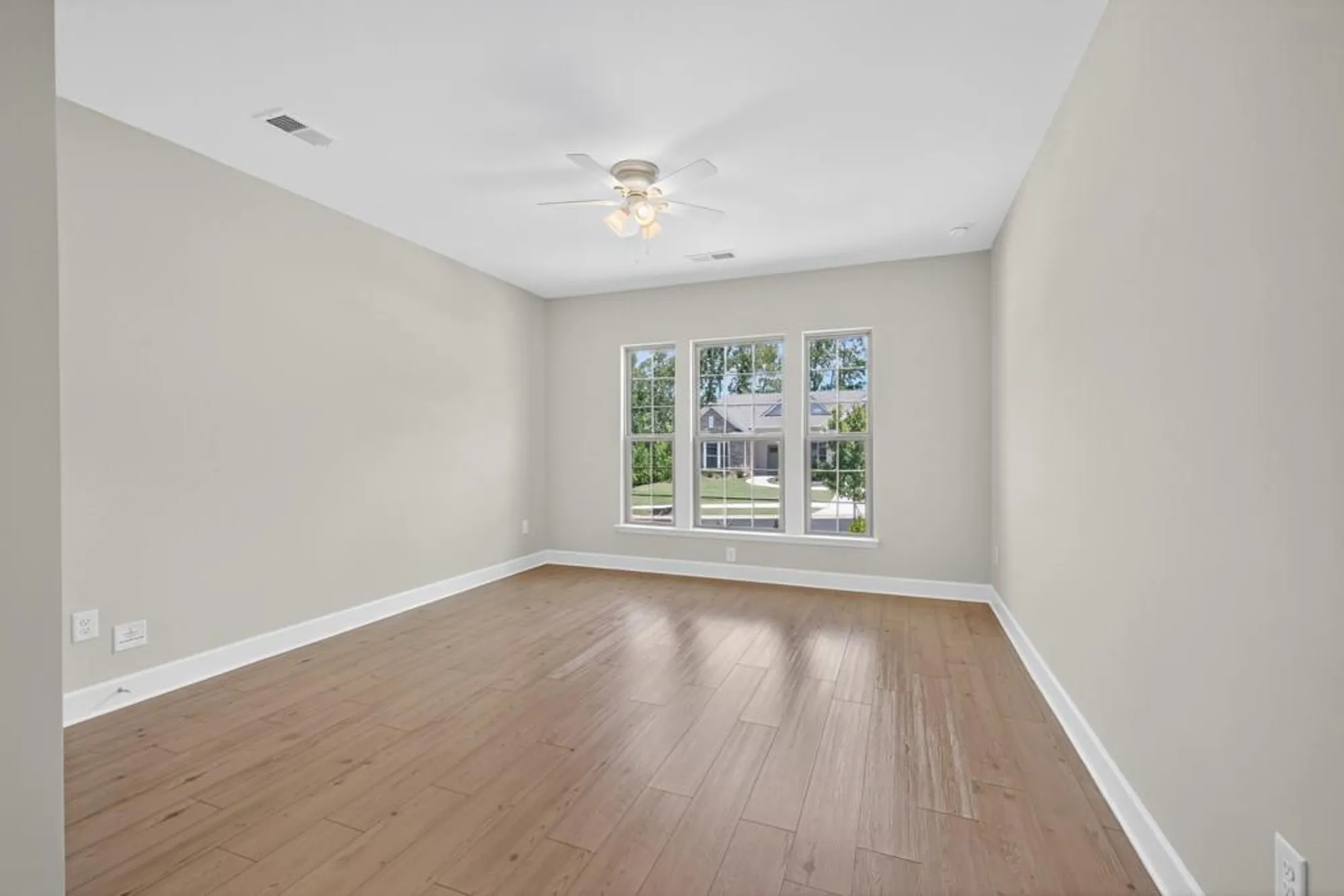 Property Slideshow image 16 of 38 | 5517 oak knoll ct, Hoschton, GA, 30548