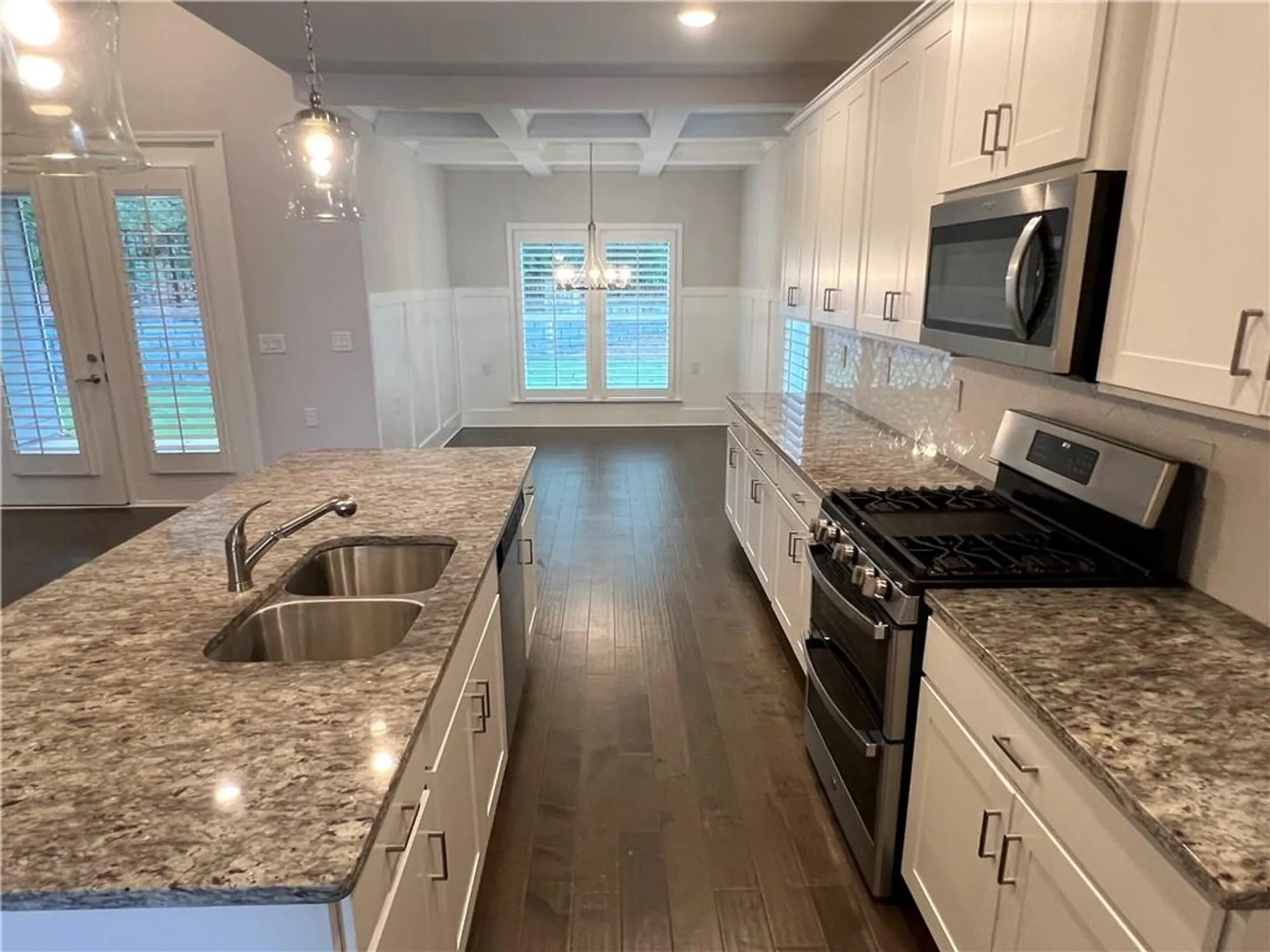 Property Slideshow image 7 of 23 | 920 lucky ln, Woodstock, GA, 30188