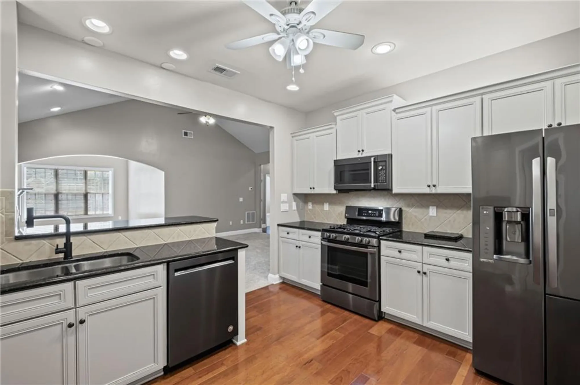 Property Slideshow image 16 of 43 | 5362 manor view dr 12, Acworth, GA, 30101