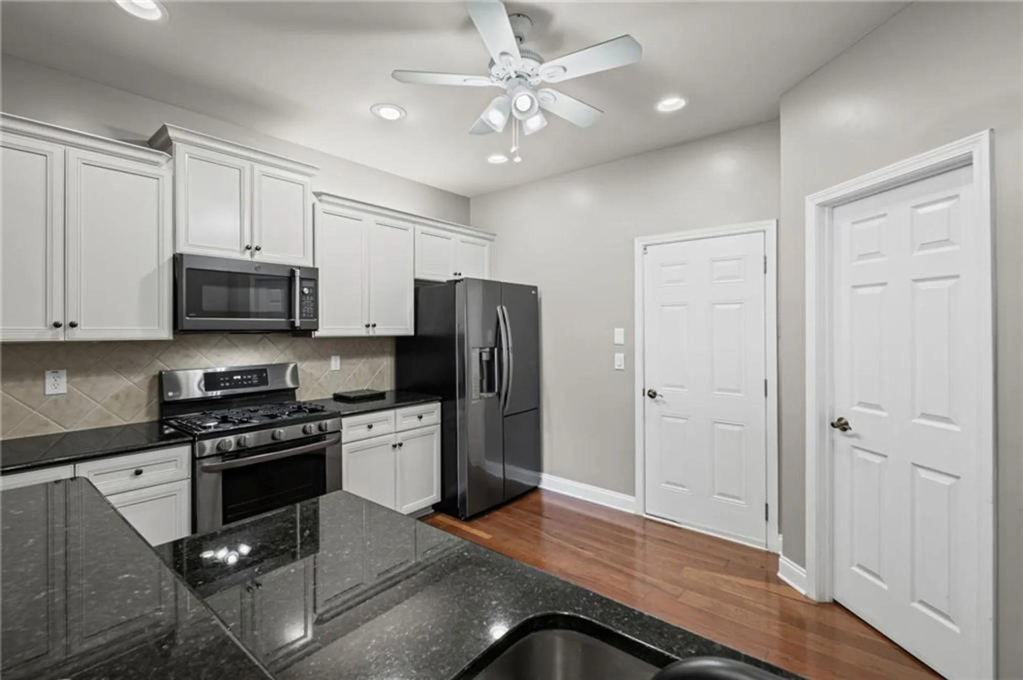 Property Slideshow image 17 of 43 | 5362 manor view dr 12, Acworth, GA, 30101