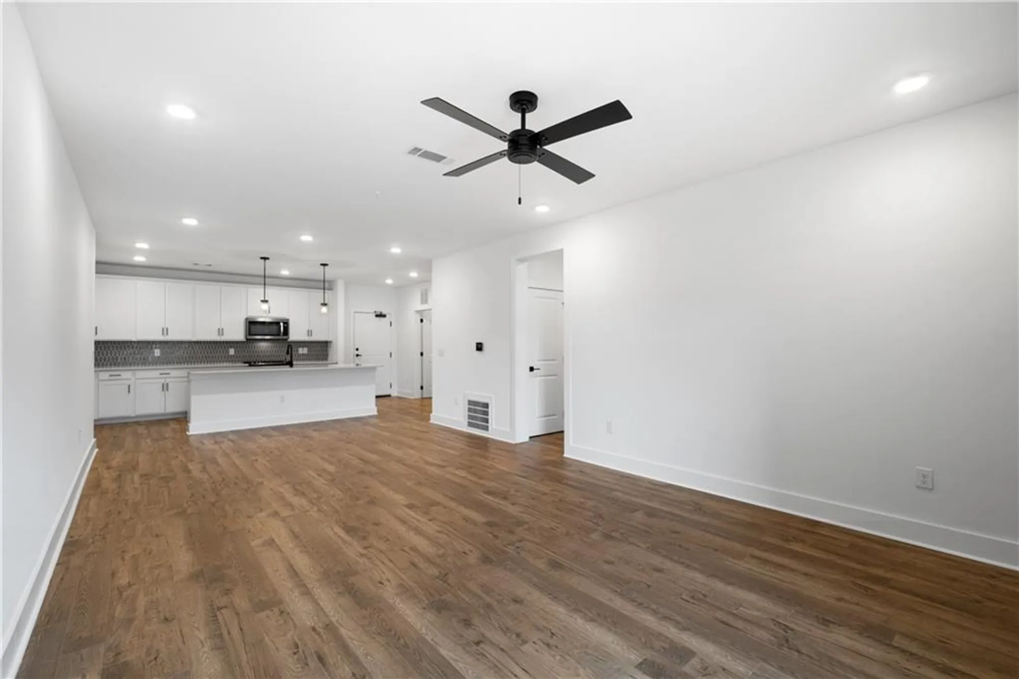 Property Slideshow image 17 of 43 | 3321 orwell way unit 3301, Cumming, GA, 30041