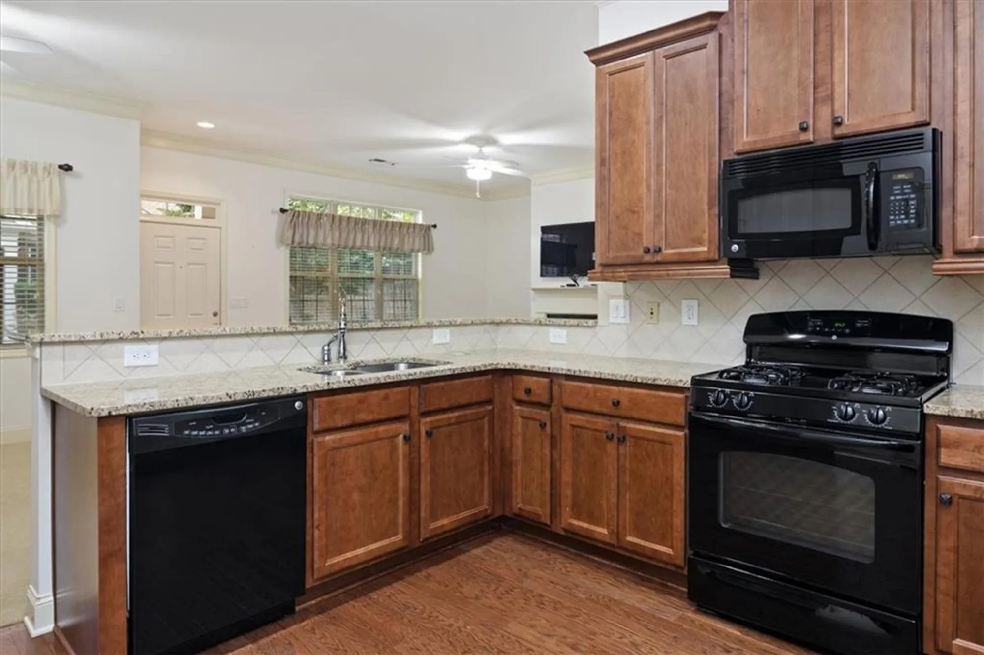 Property Slideshow image 13 of 29 | 123 owens farm ln # 12, Woodstock, GA, 30188