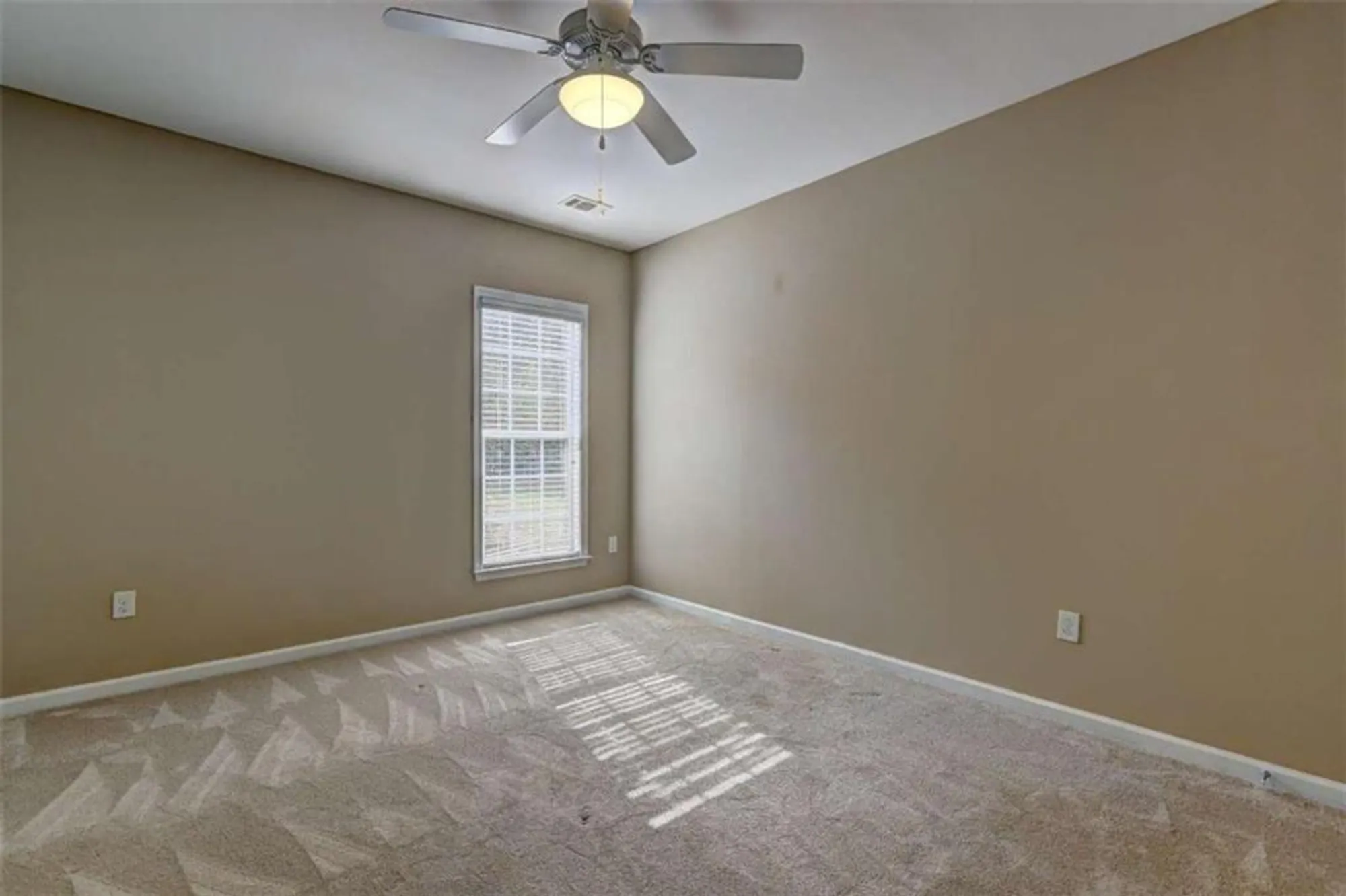Property Slideshow image 12 of 18 | 802 dusky sap ct, Griffin, GA, 30223