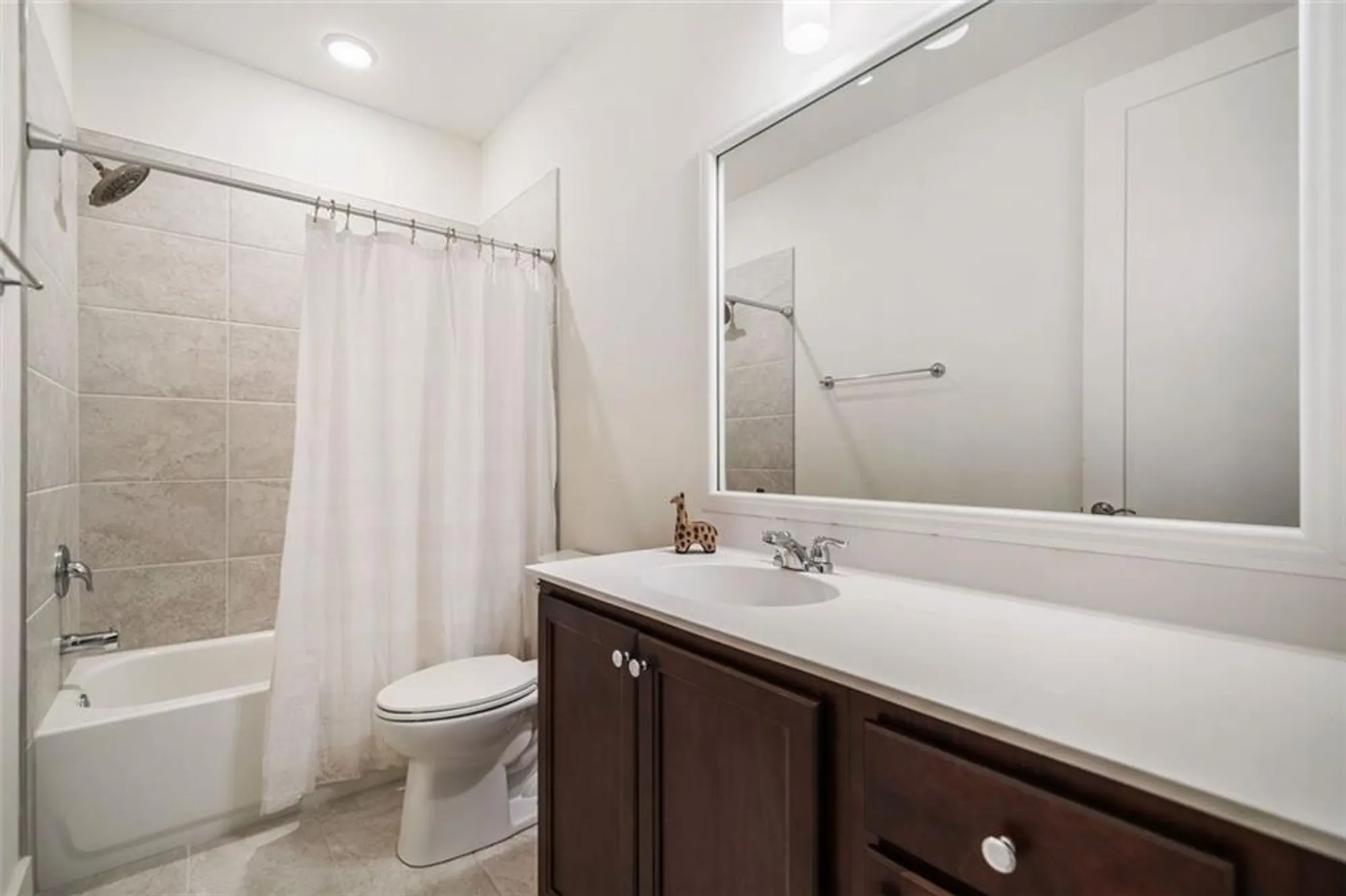 Property Slideshow image 25 of 37 | 205 floral valley dr, Woodstock, GA, 30188