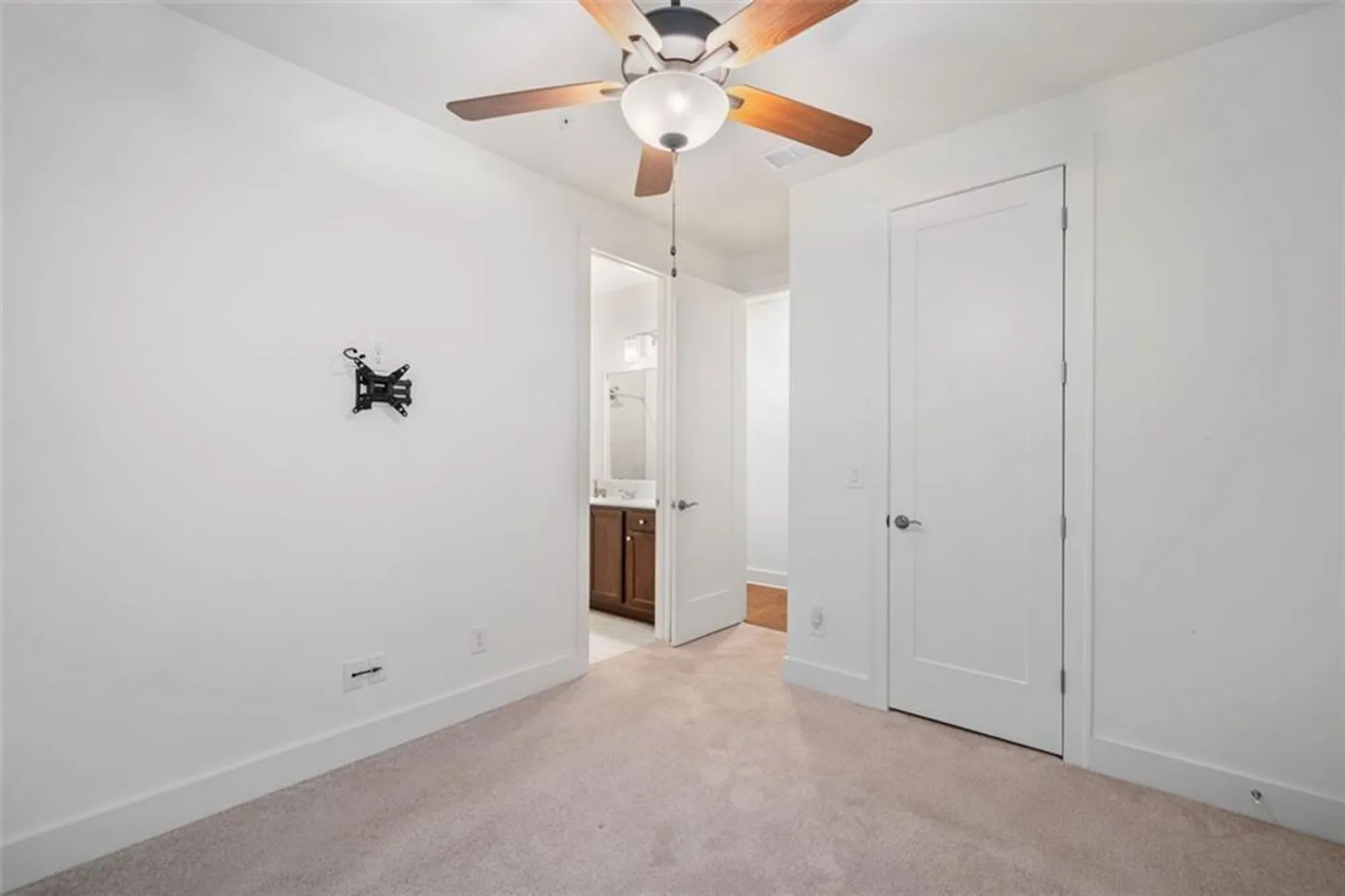 Property Slideshow image 21 of 37 | 205 floral valley dr, Woodstock, GA, 30188