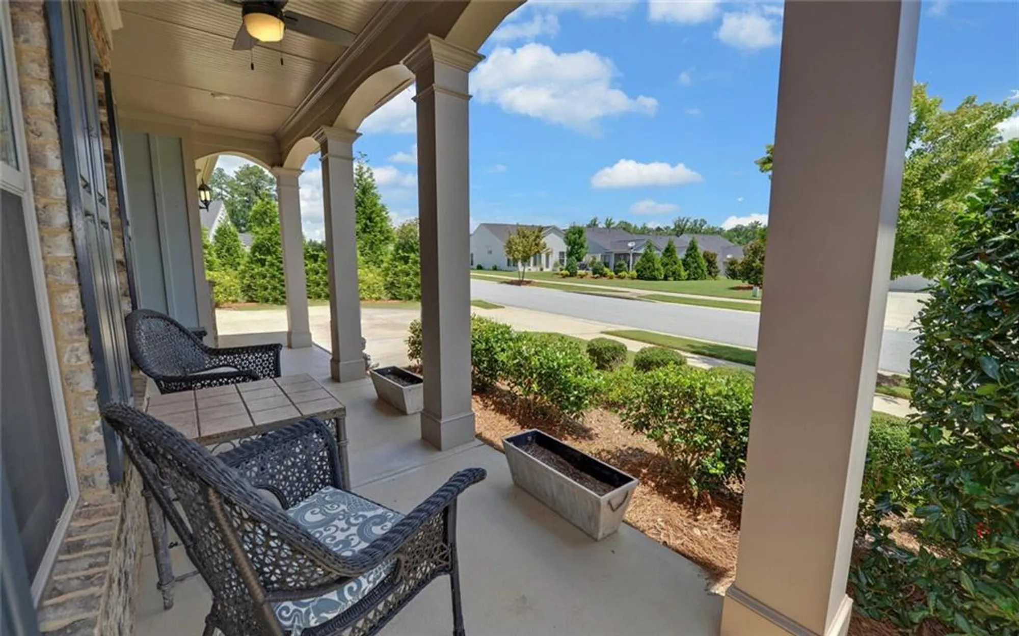 Property Slideshow image 4 of 67 | 5825 maple bluff way, Hoschton, GA, 30548