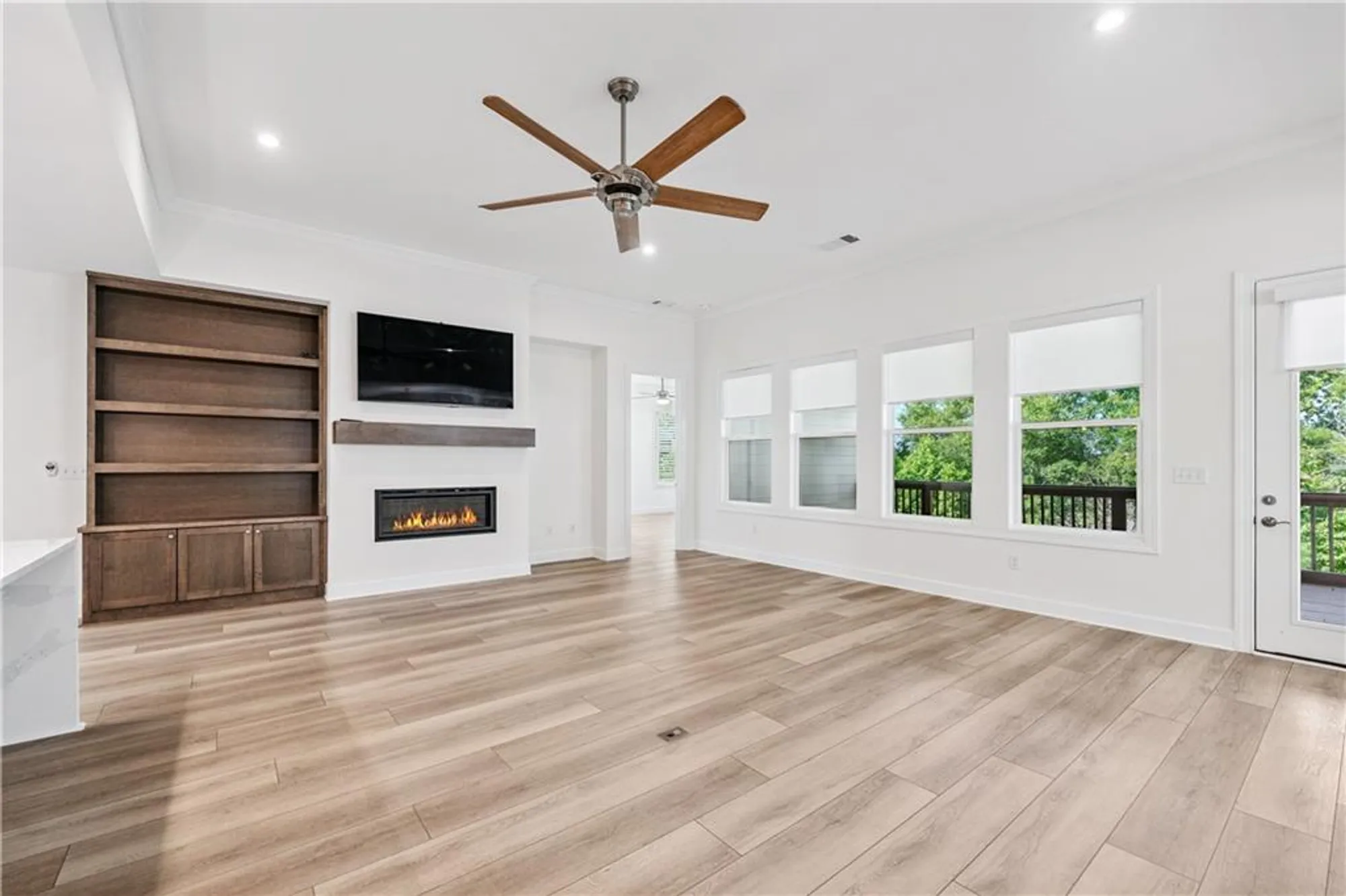 Property Slideshow image 9 of 94 | 192 erie pt, Hoschton, GA, 30548