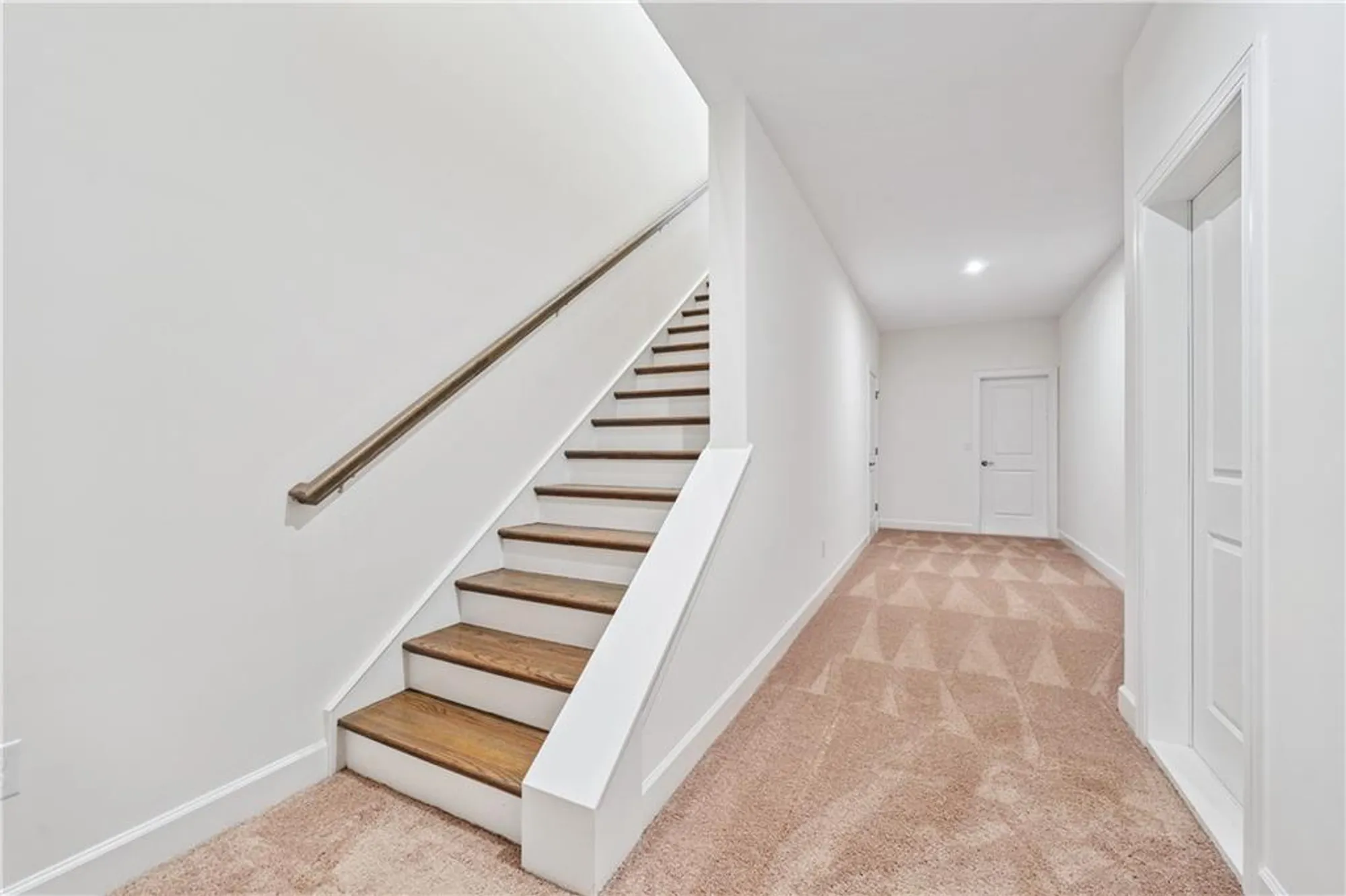 Property Slideshow image 32 of 94 | 192 erie pt, Hoschton, GA, 30548