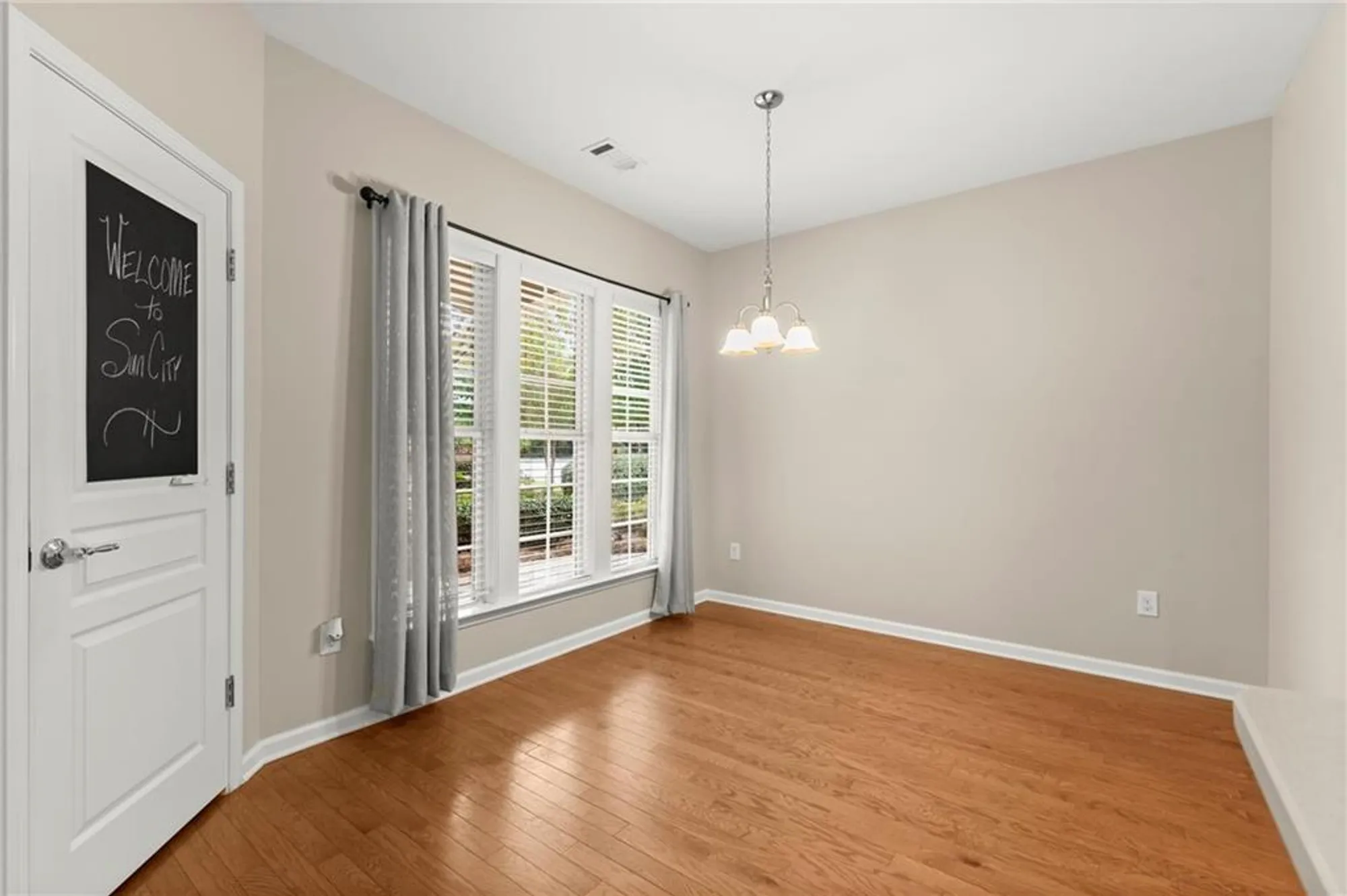 Property Slideshow image 16 of 75 | 850 dusky sap ct, Griffin, GA, 30223