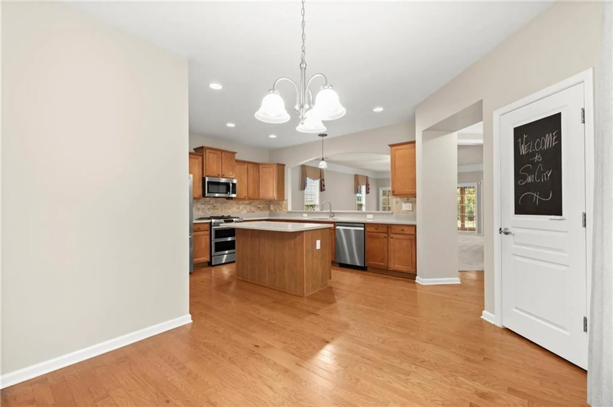 Property Slideshow image 17 of 75 | 850 dusky sap ct, Griffin, GA, 30223