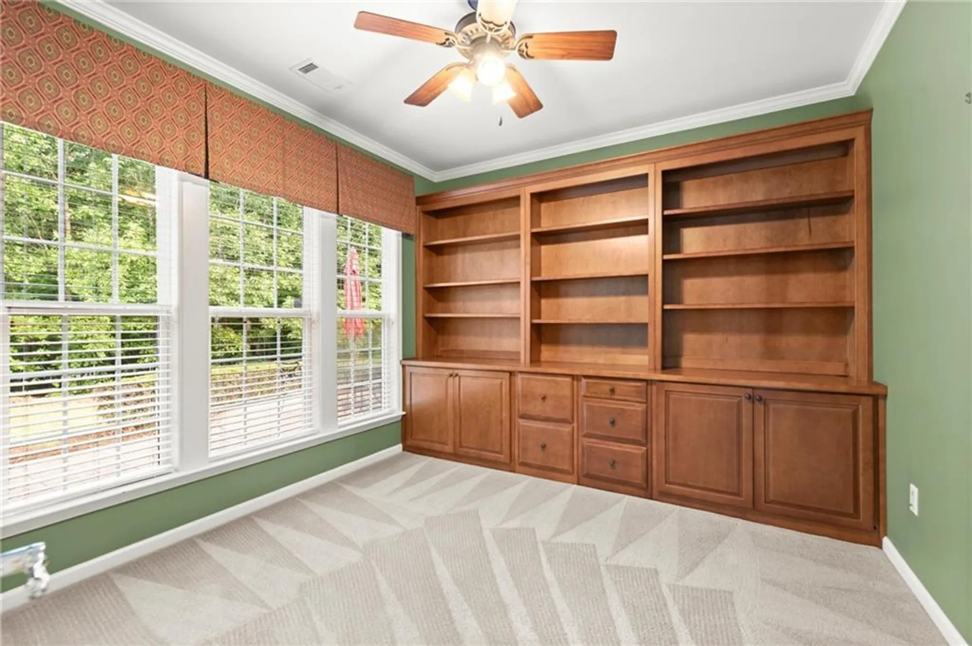 Property Slideshow image 33 of 75 | 850 dusky sap ct, Griffin, GA, 30223