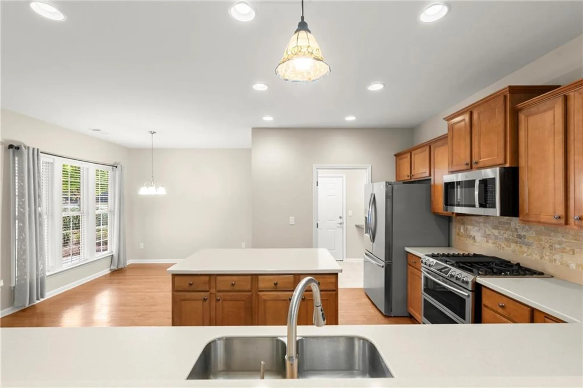 Property Slideshow image 23 of 75 | 850 dusky sap ct, Griffin, GA, 30223