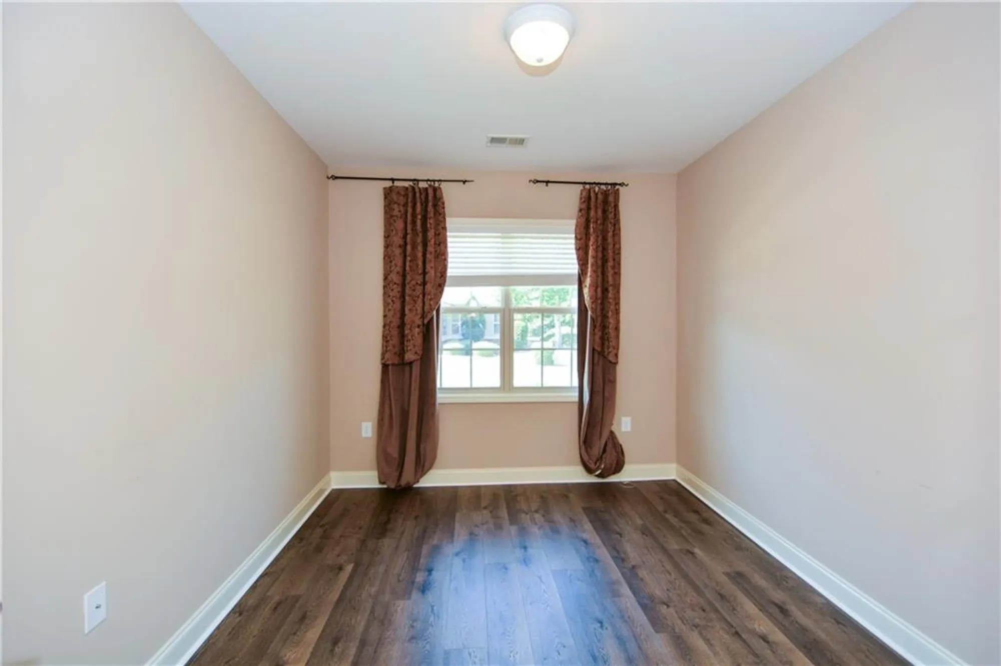 Property Slideshow image 16 of 55 | 219 orchards cir, Woodstock, GA, 30188