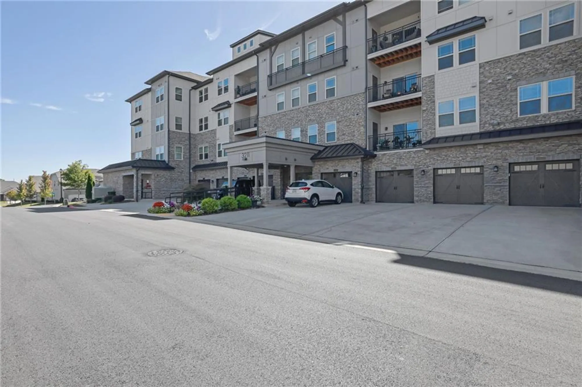 Property Slideshow image 2 of 36 | 3211 orwell way unit 4404, Cumming, GA, 30041