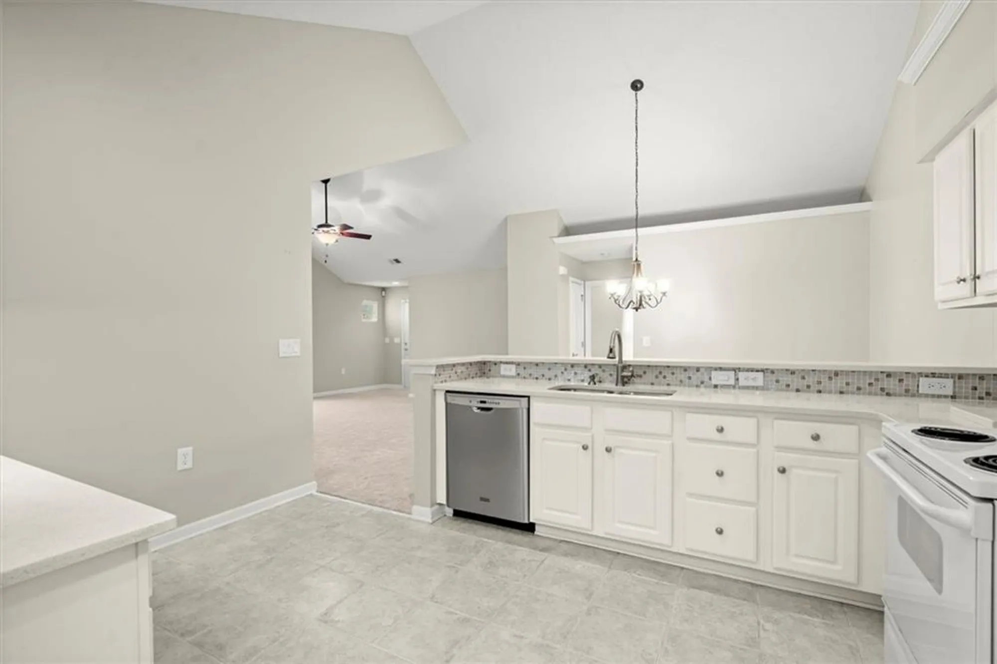 Property Slideshow image 14 of 45 | 406 sweet apple cir, Alpharetta, GA, 30004