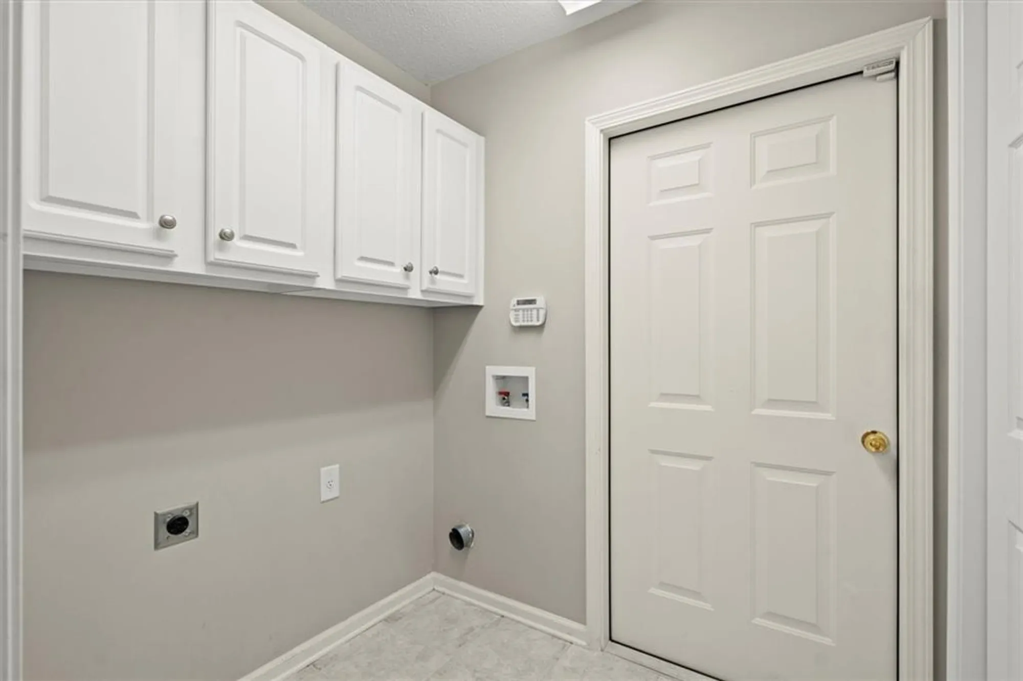 Property Slideshow image 26 of 45 | 406 sweet apple cir, Alpharetta, GA, 30004