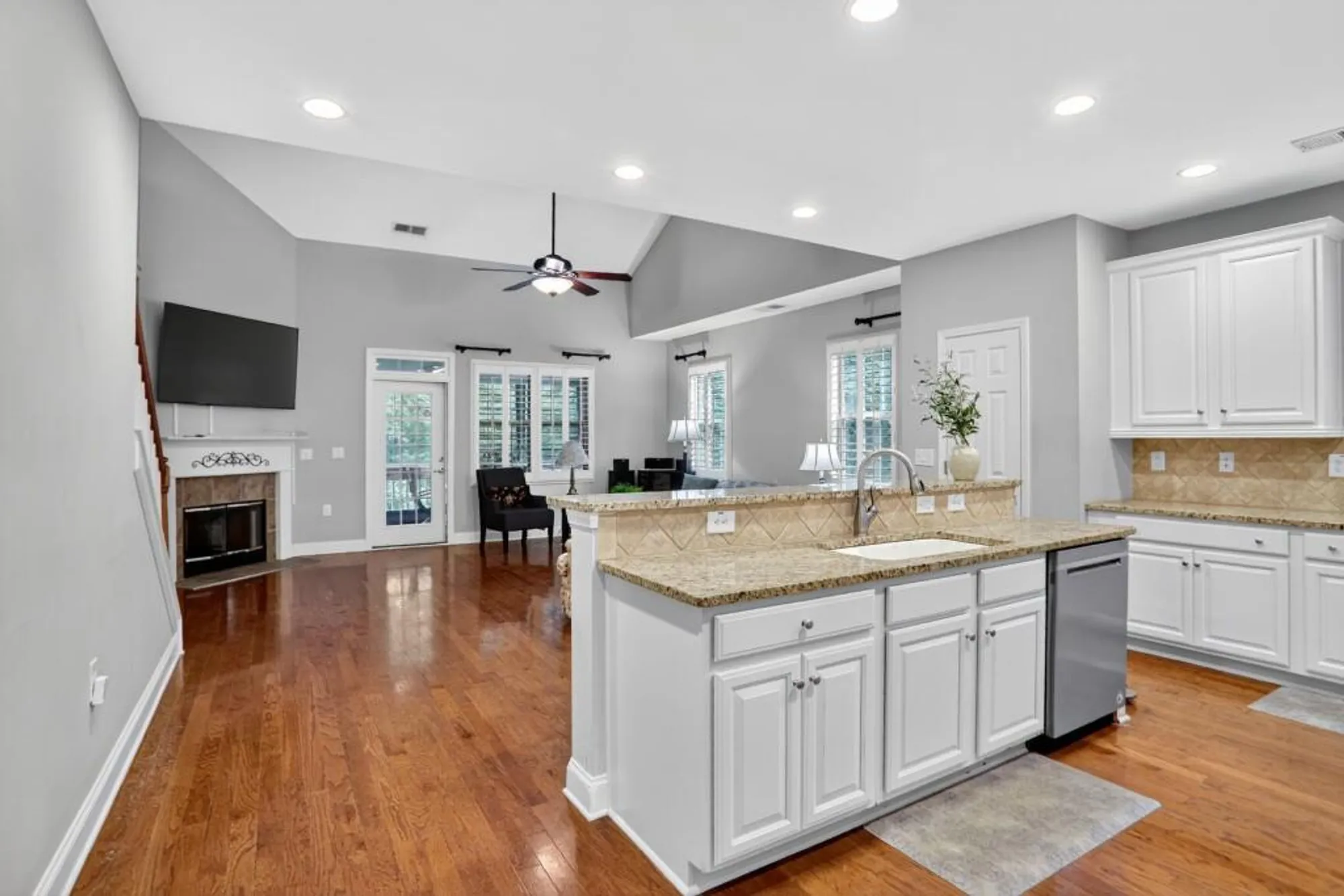 Property Slideshow image 6 of 44 | 1975 brannon commons cir 3204, Cumming, GA, 30041