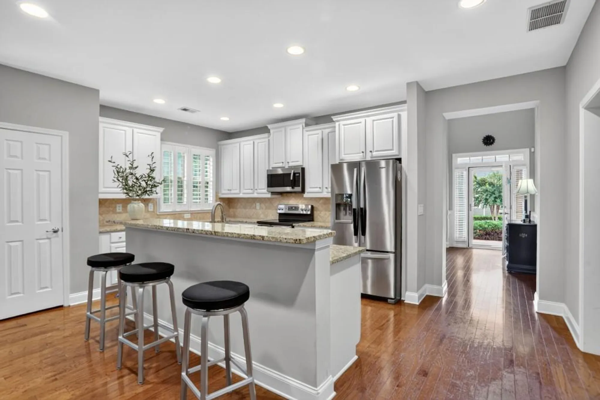 Property Slideshow image 8 of 44 | 1975 brannon commons cir 3204, Cumming, GA, 30041