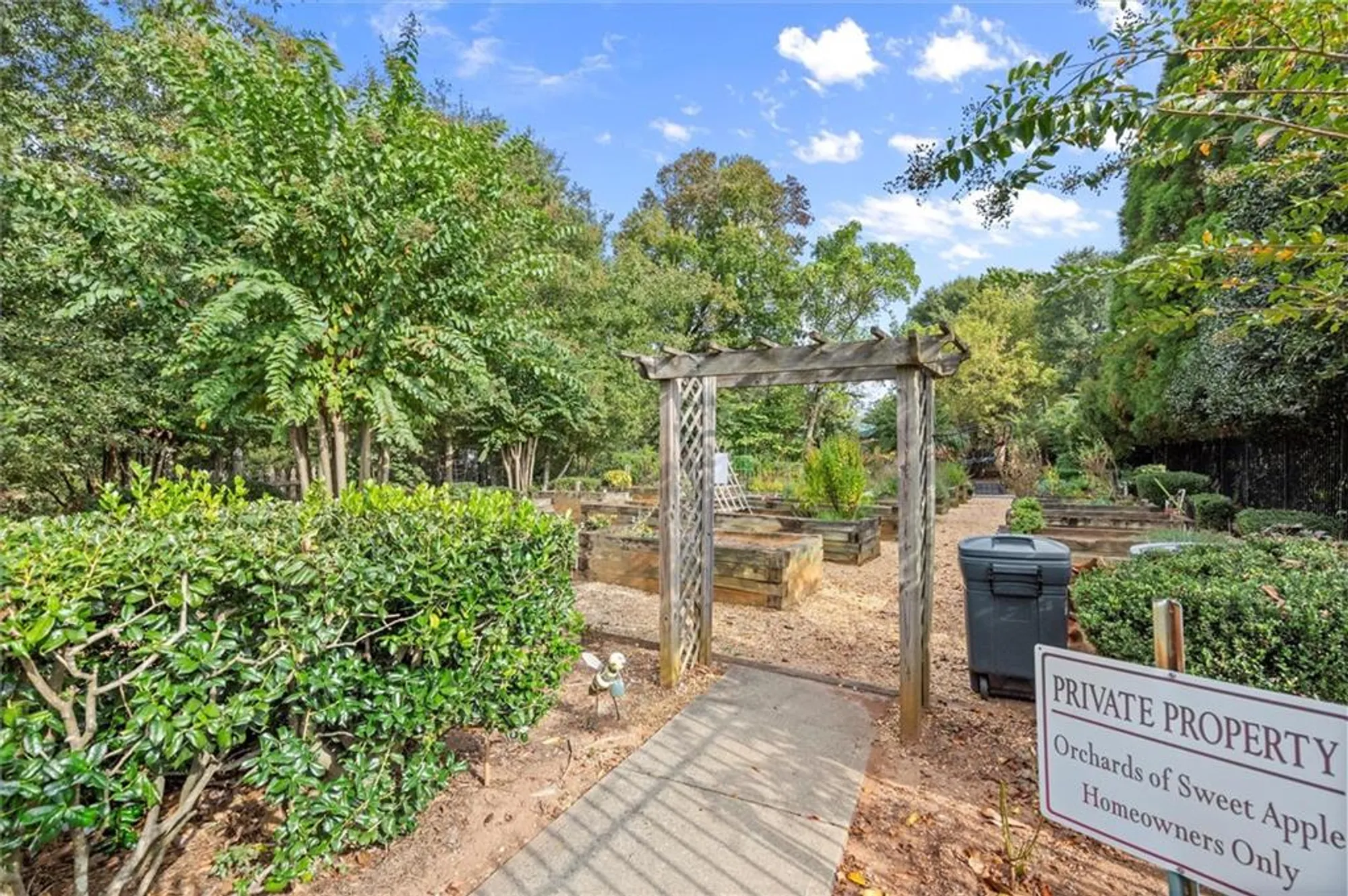 Property Slideshow image 38 of 45 | 406 sweet apple cir, Alpharetta, GA, 30004