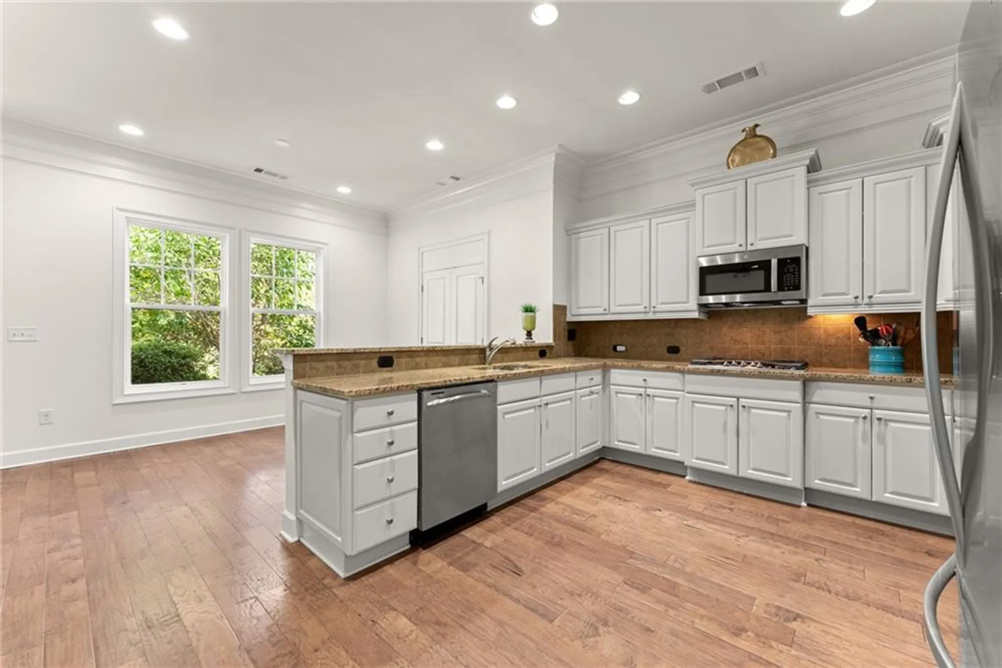 Property Slideshow image 7 of 58 | 3133 scarlet oak ln, Gainesville, GA, 30504