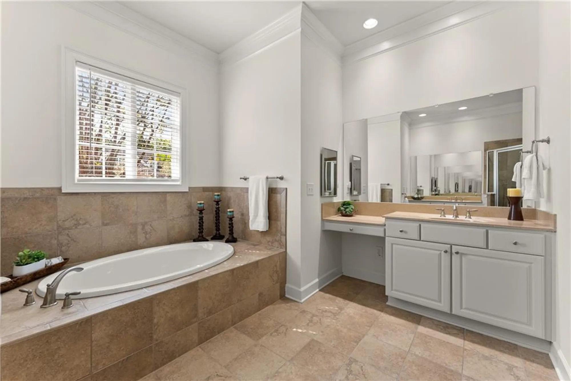 Property Slideshow image 15 of 58 | 3133 scarlet oak ln, Gainesville, GA, 30504