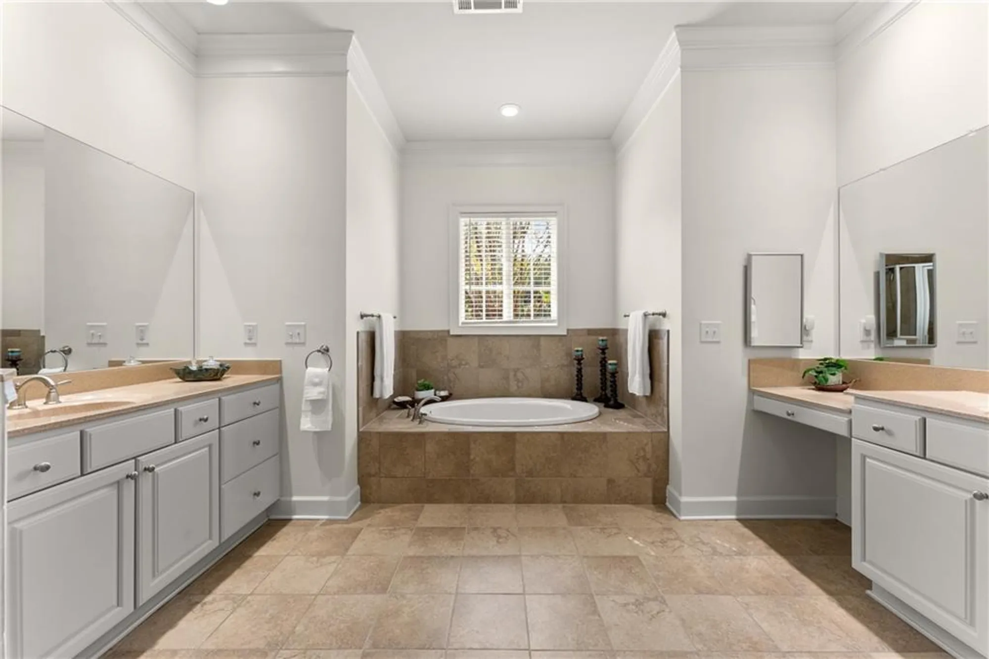 Property Slideshow image 13 of 58 | 3133 scarlet oak ln, Gainesville, GA, 30504