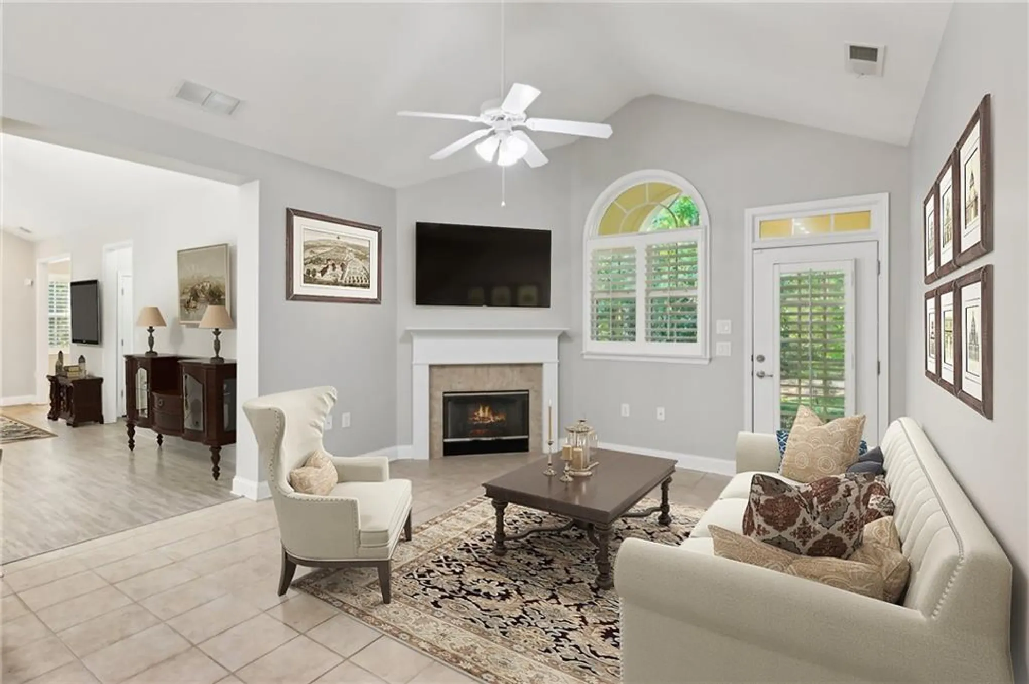 Property Slideshow image 13 of 31 | 2593 grapevine cir # 301, Cumming, GA, 30041