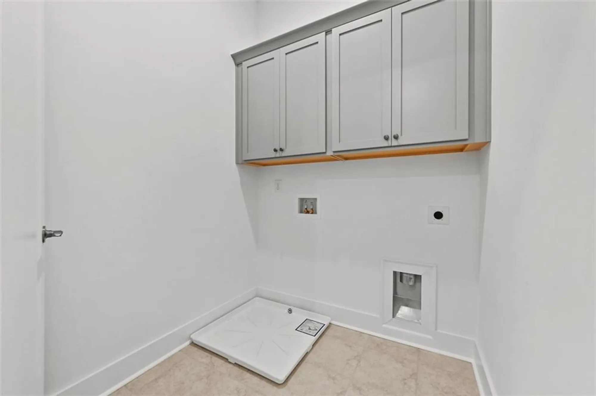 Property Slideshow image 10 of 36 | 7020 cottage grove dr, Flowery Branch, GA, 30542