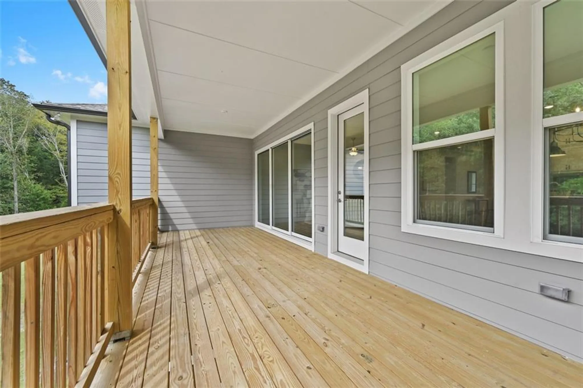 Property Slideshow image 27 of 36 | 7020 cottage grove dr, Flowery Branch, GA, 30542