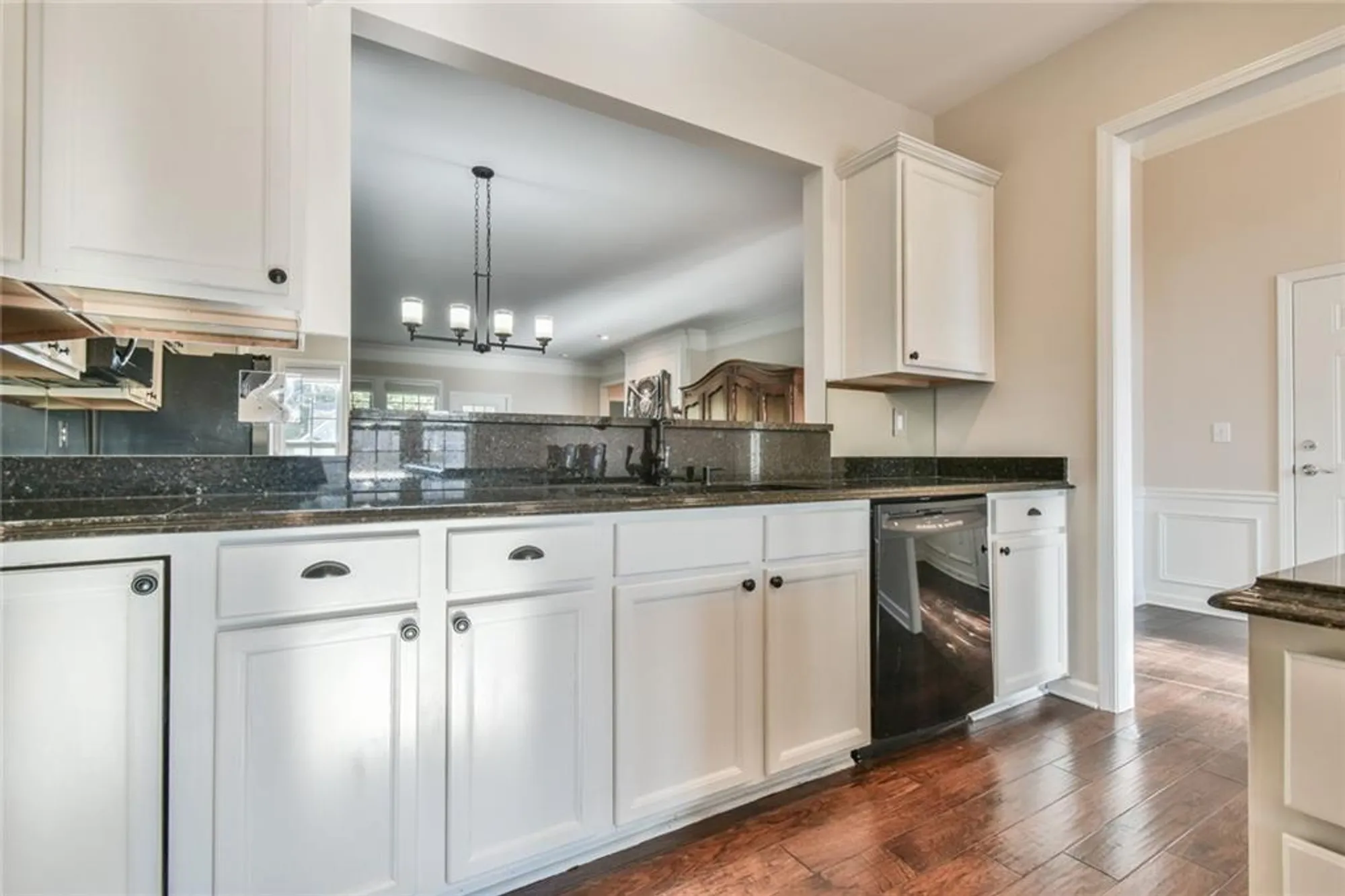 Property Slideshow image 7 of 29 | 6484 lantern rdg, Hoschton, GA, 30548