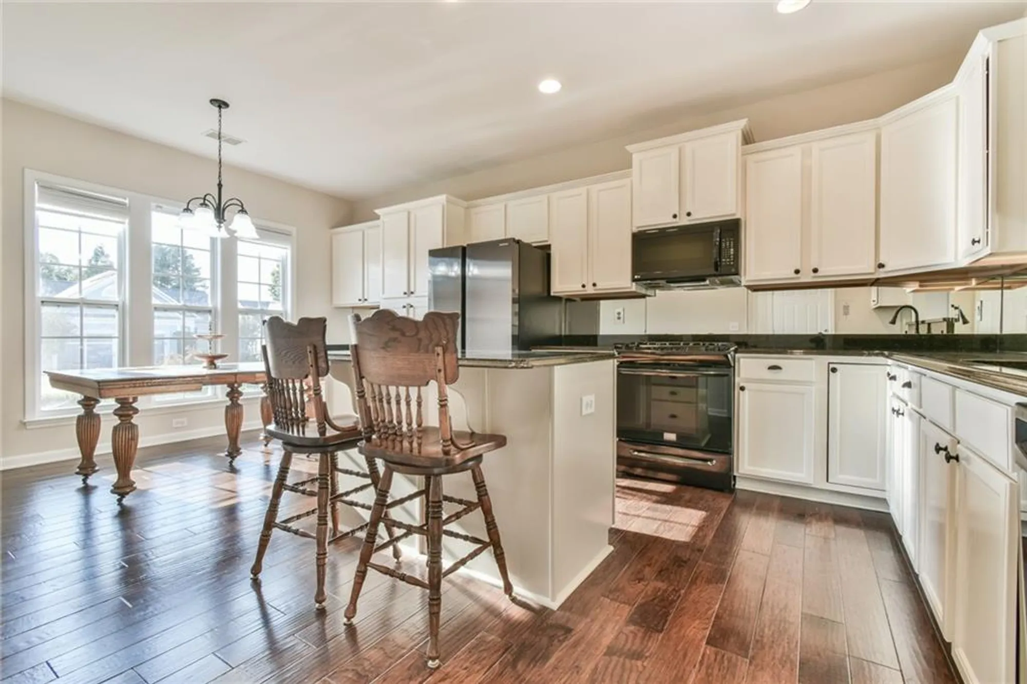 Property Slideshow image 3 of 29 | 6484 lantern rdg, Hoschton, GA, 30548