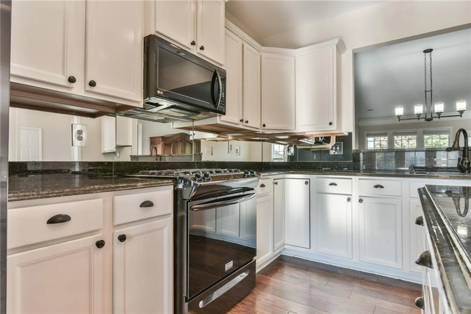 Property Slideshow image 6 of 29 | 6484 lantern rdg, Hoschton, GA, 30548