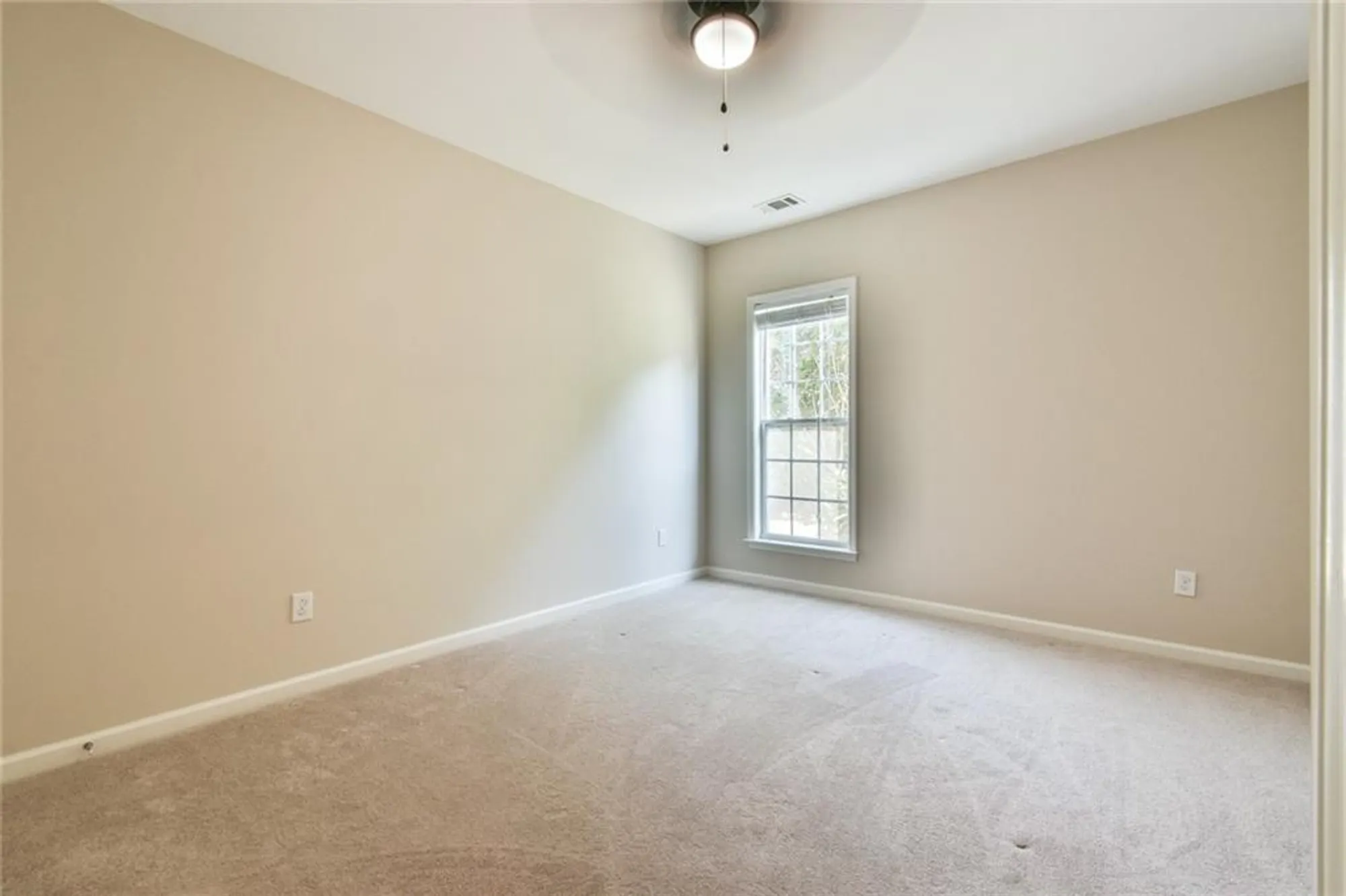 Property Slideshow image 14 of 29 | 6484 lantern rdg, Hoschton, GA, 30548