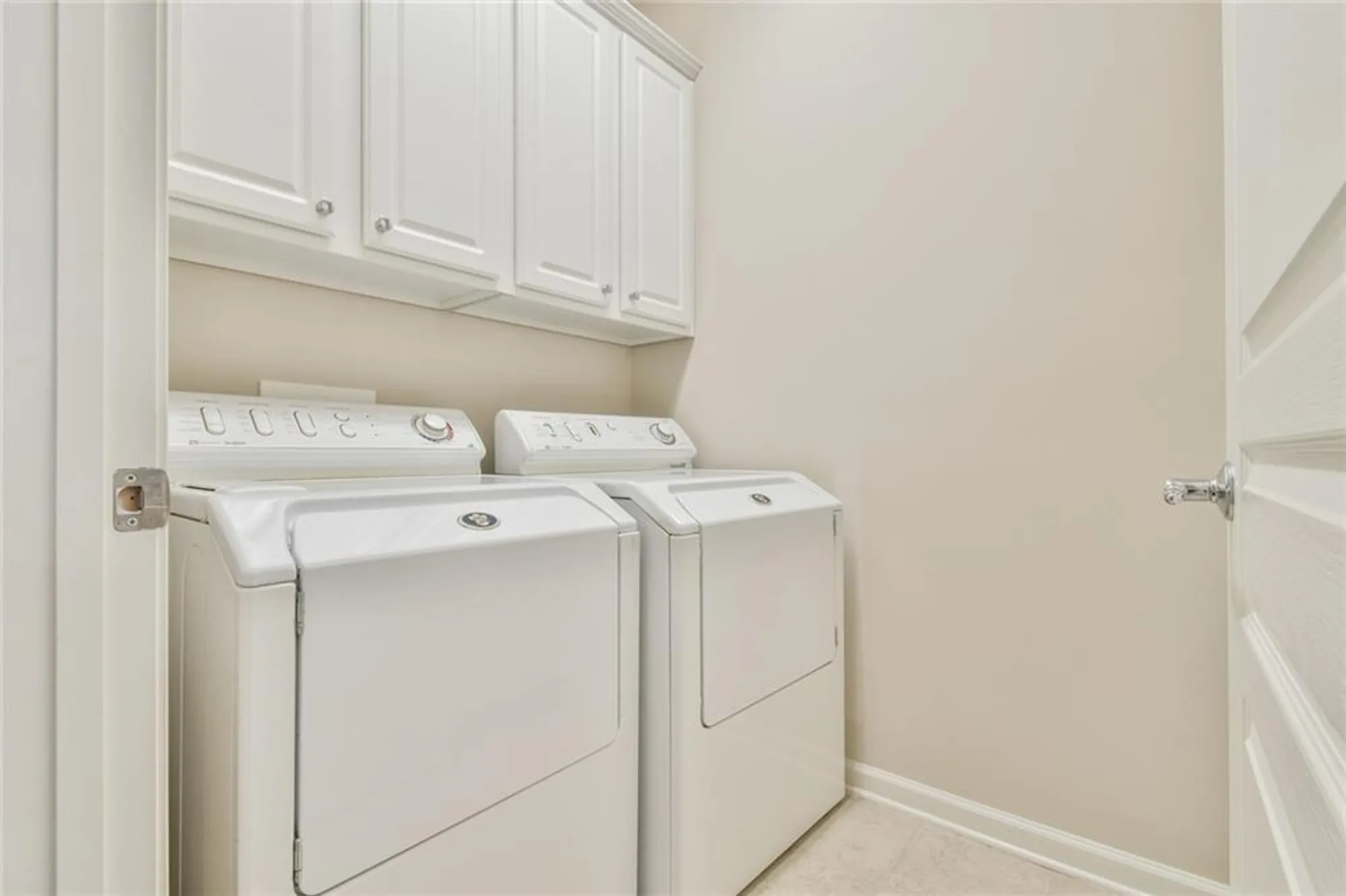 Property Slideshow image 18 of 29 | 6484 lantern rdg, Hoschton, GA, 30548